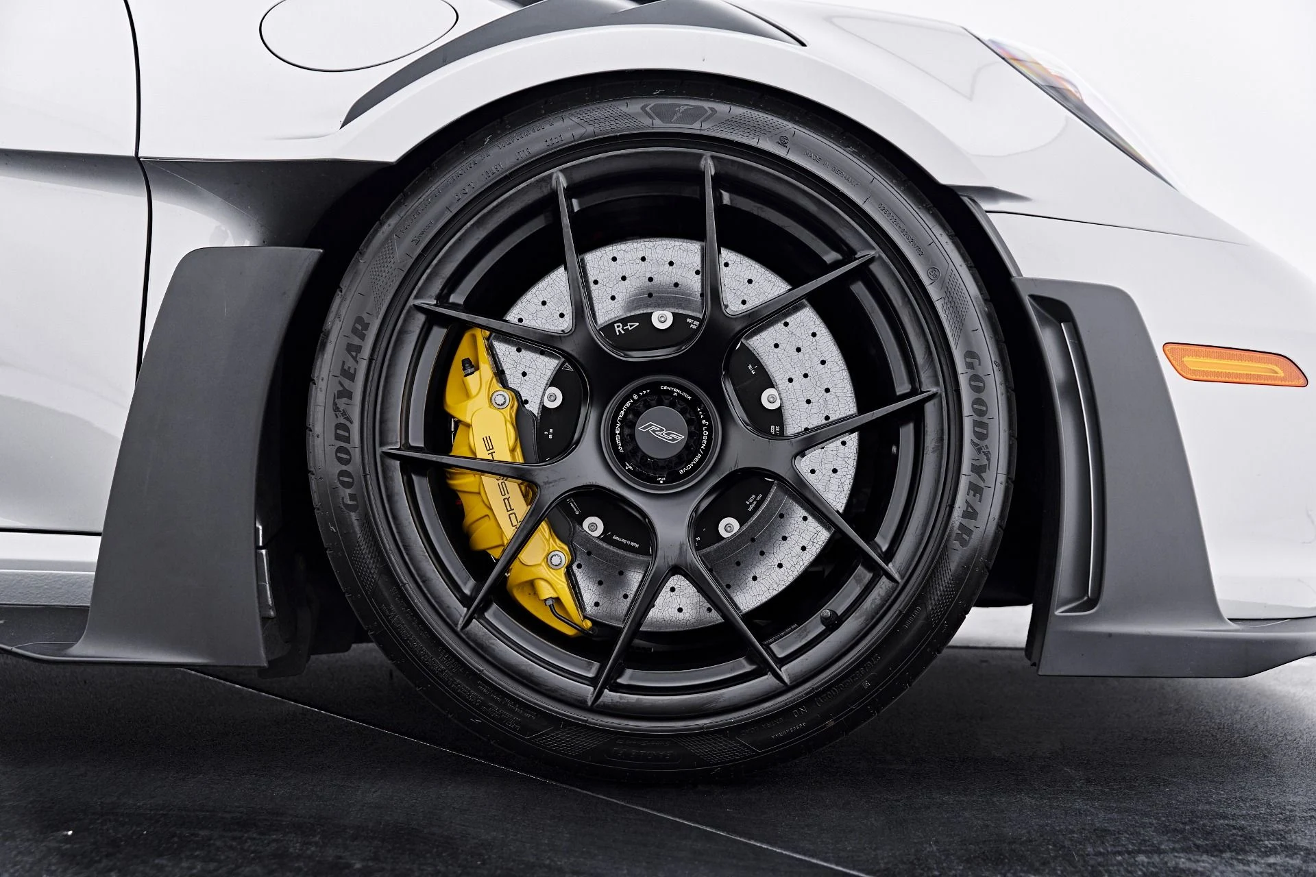 mph029_3252588226_Used_2024_Porsche_911_GT_3_RS_1789624416_614ccf5014