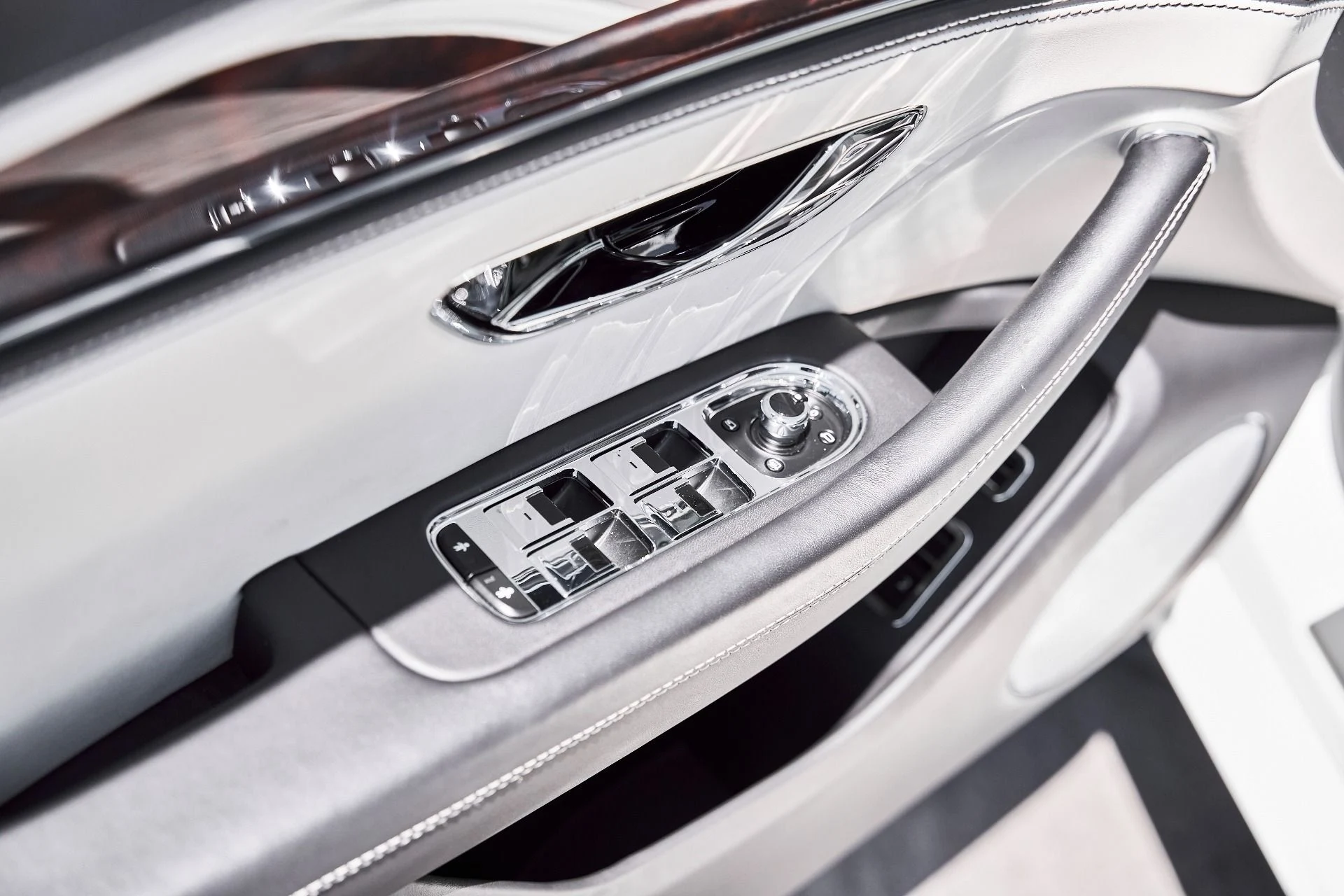 mph029_3262274619_Used_2021_Bentley_Flying_Spur_V8_1780617122_8760d347e0