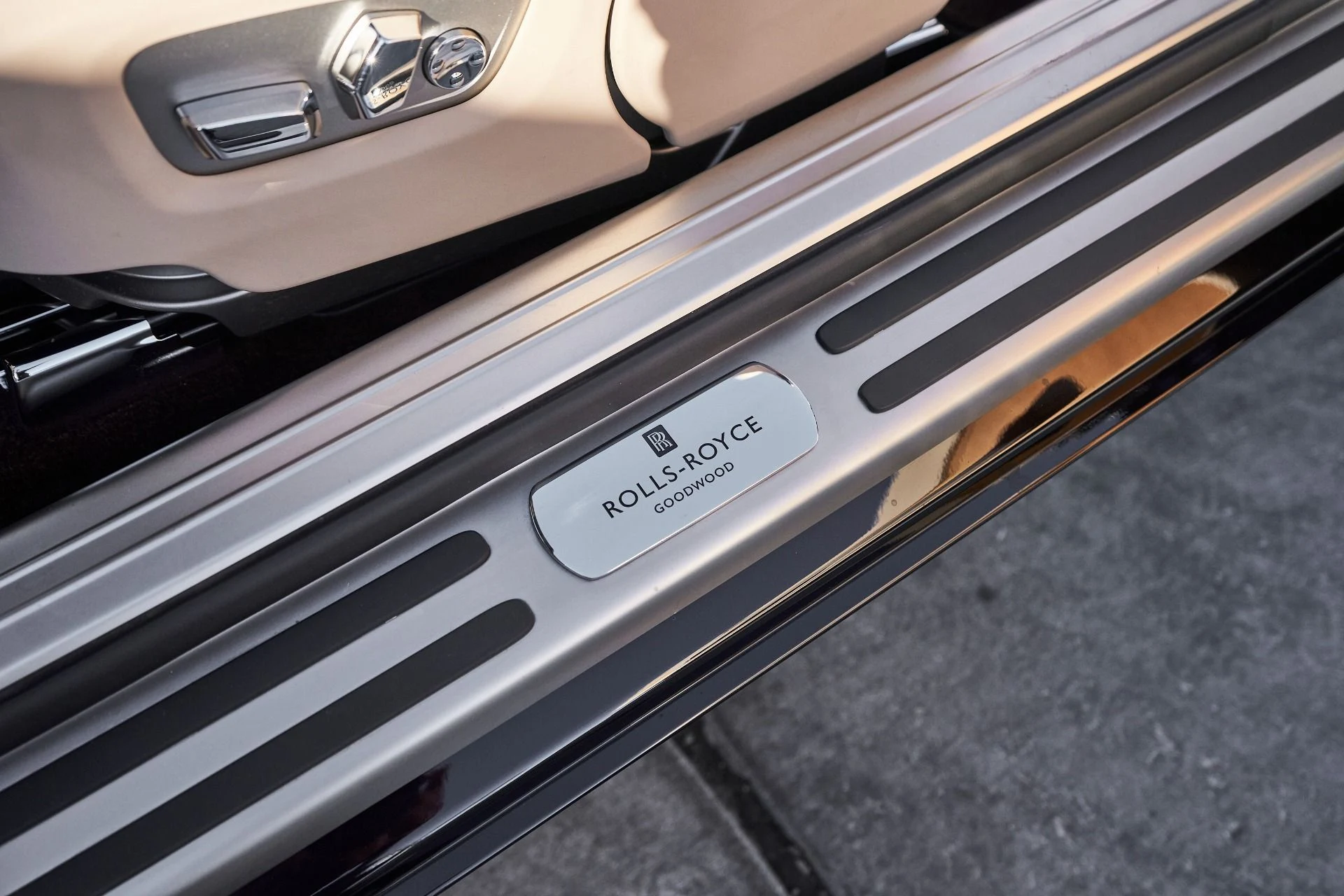 mph029_3280585298_Used_2020_Rolls_Royce_Dawn_Base_1762645814_cf3f7691b9