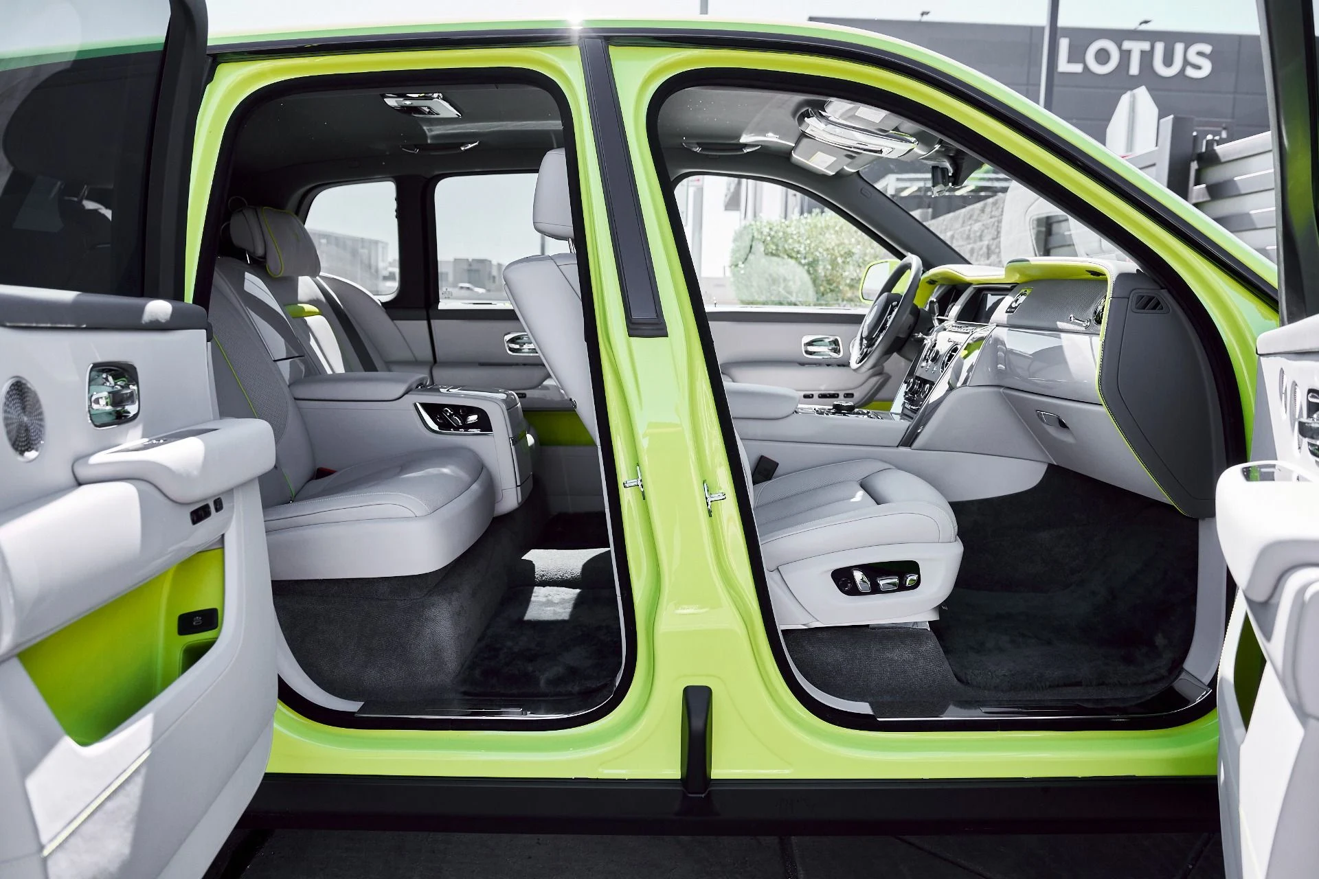 mph029_3284347545_Used_2024_Rolls_Royce_Cullinan_Base_1773162592_8879753df9