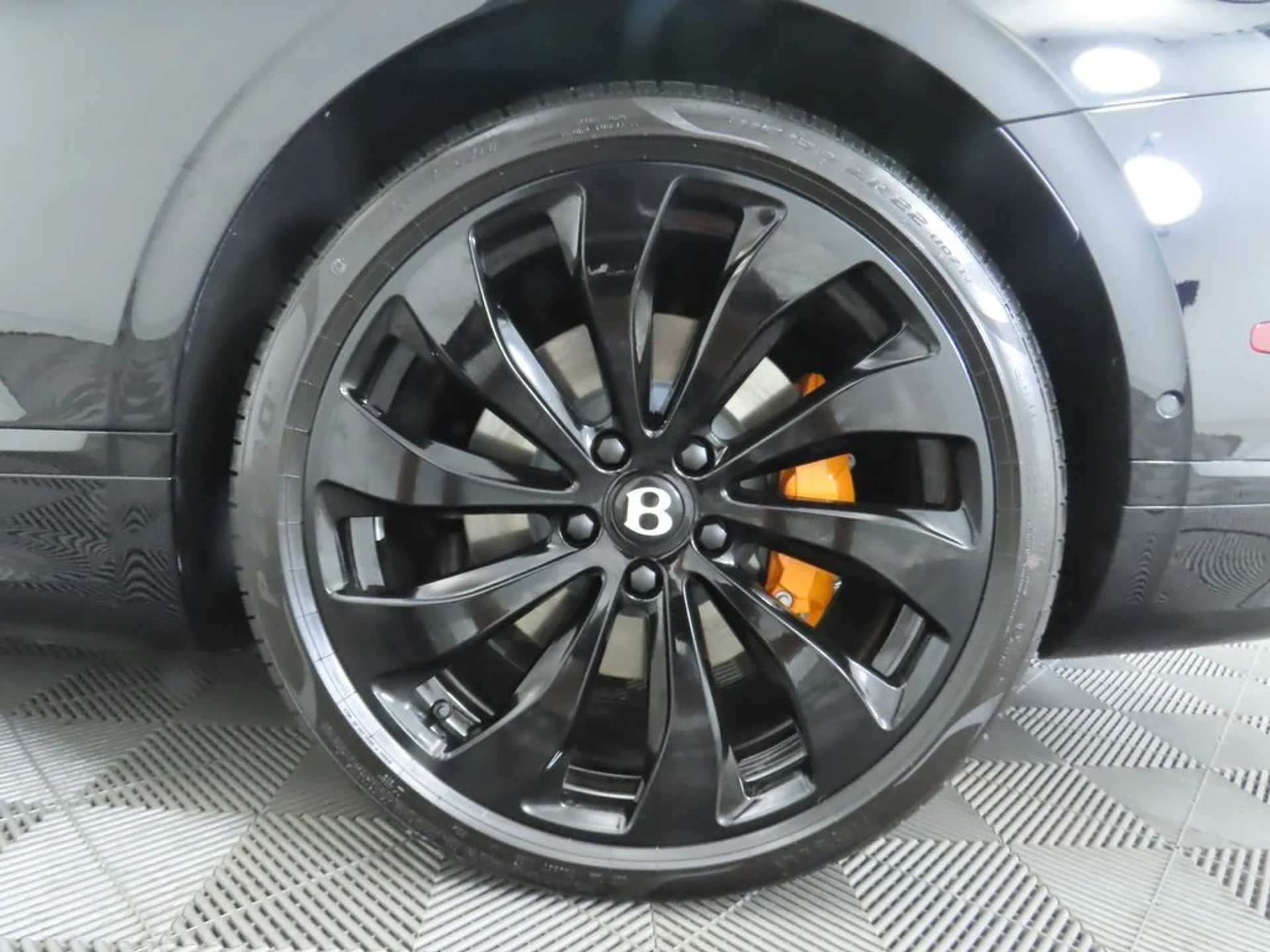 mph029_3285786596_new_2025_bentley_continental_gtblackeditioncoupe_8119_22910188_30_1024_3e3cea5afe