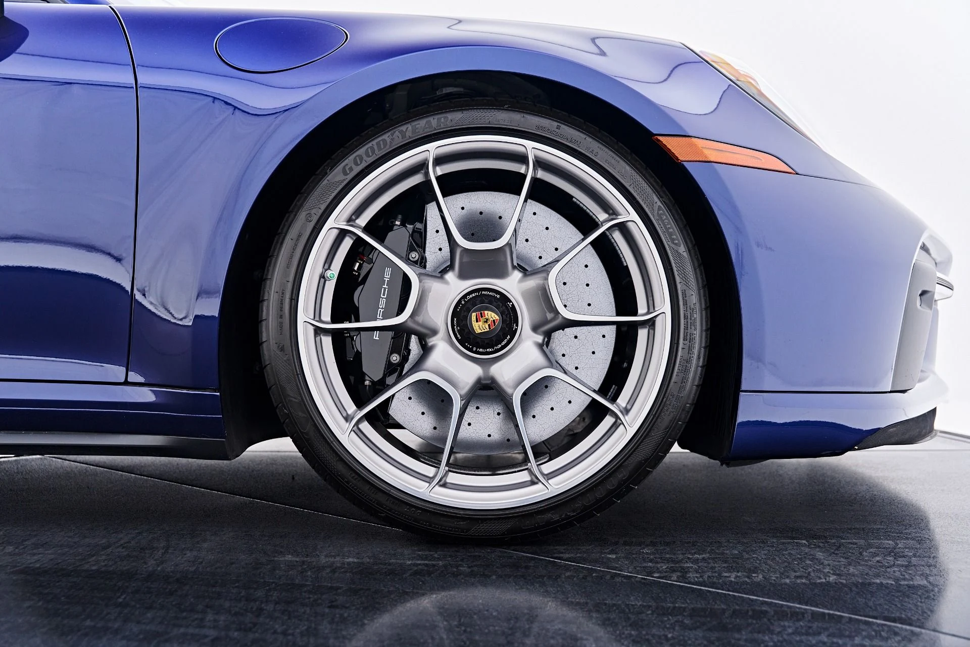 mph029_3297637320_Used_2024_Porsche_911_Turbo_S_1790299358_98968dec3e