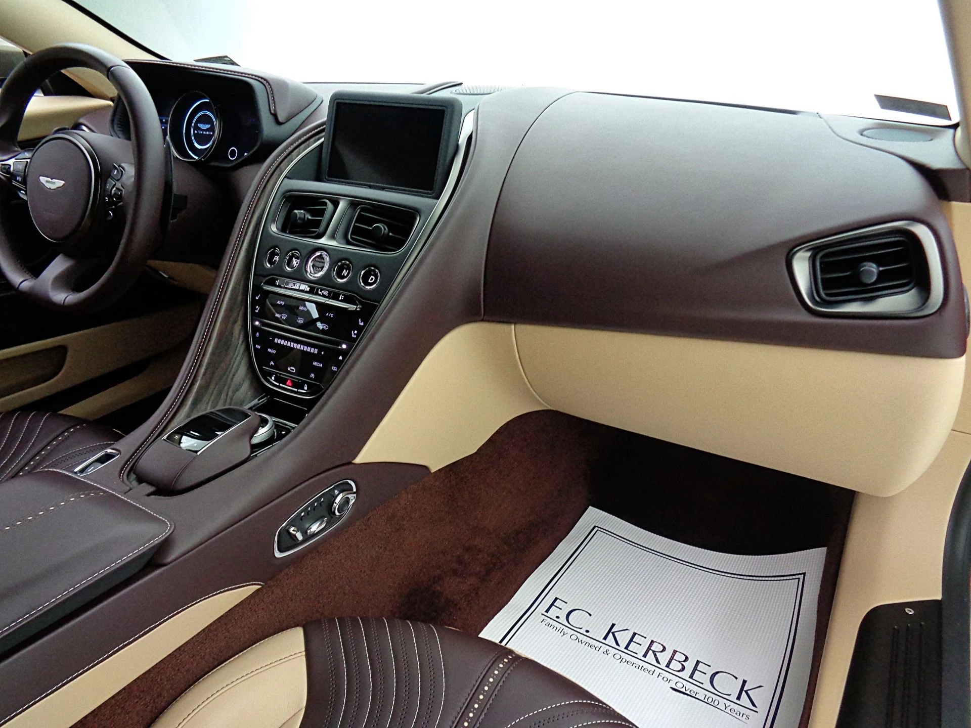 mph029_3312397186_Used_2018_Aston_Martin_DB_11_V12_Coupe_e46a18a9ae