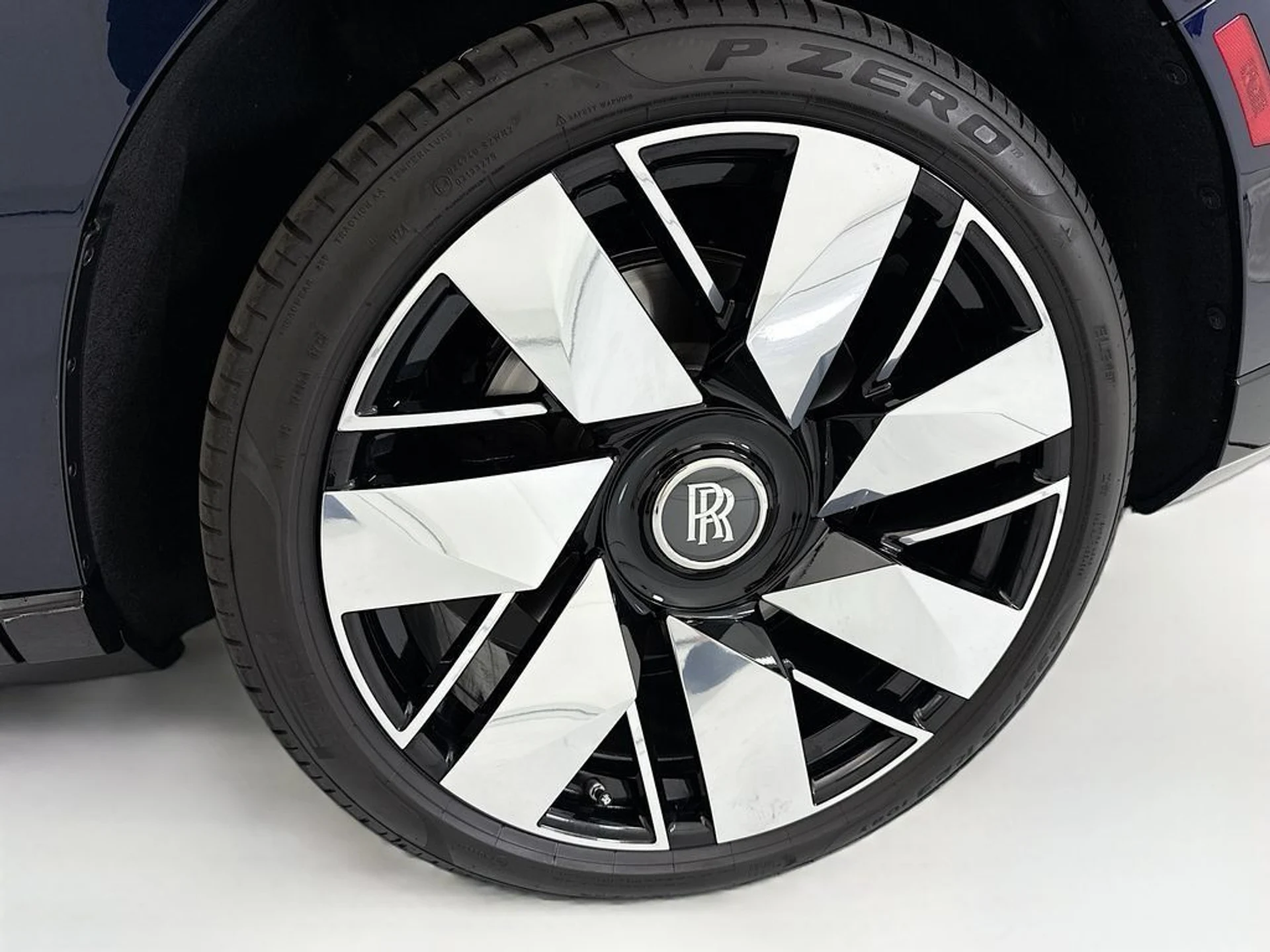 mph029_3316047386_used_2026_rolls_royce_cullinan_sportutility_8119_23009484_30_1024_7317e43003