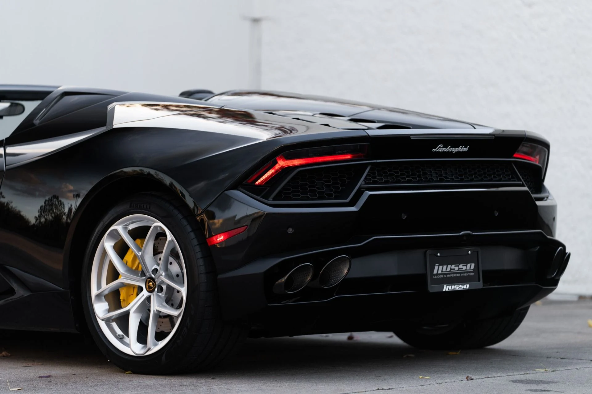 mph029_3330733720_Used_2017_Lamborghini_Huracan_LP_580_2_Spyder_1766447716_3a770d3ca4