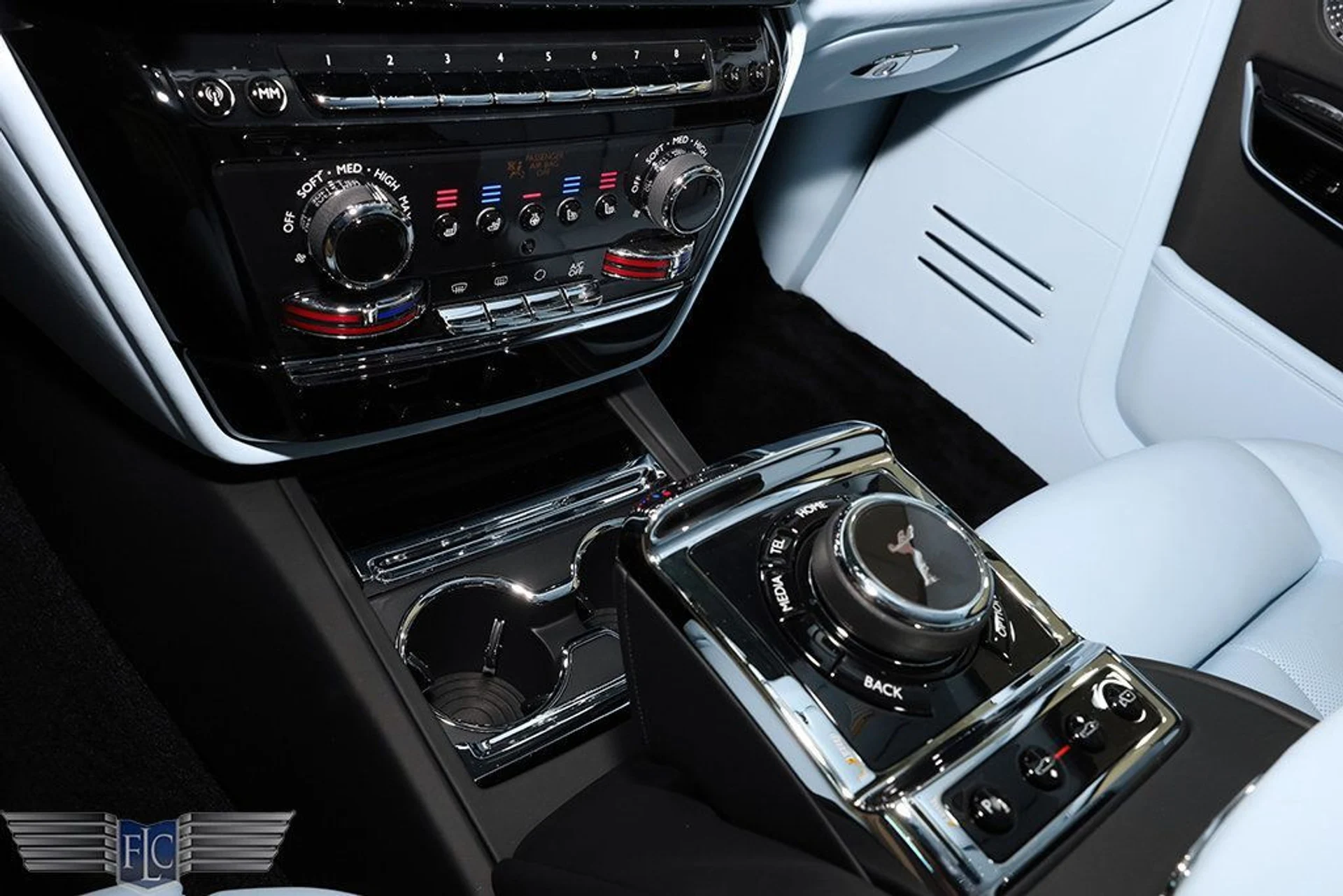 mph029_3342012826_used_2025_rolls_royce_phantom_sedan_9689_22959551_30_1024_c8a2adbb24