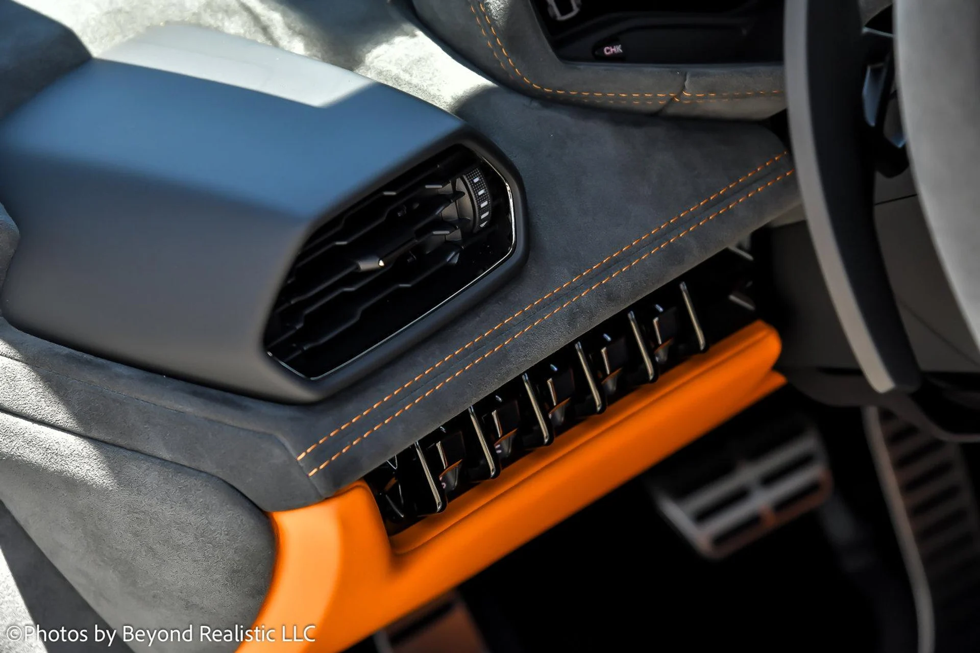 mph029_3355924172_Used_2024_Lamborghini_Huracan_Sterrato_1718189503_430b6c14e1