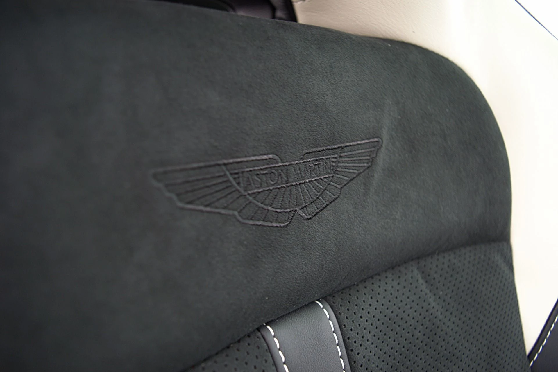 mph029_3364827233_Used_2023_Aston_Martin_DBX_707_c08101a5be