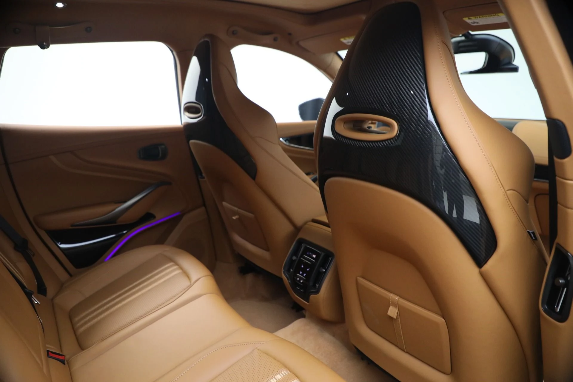 mph029_3377854870_New_2026_Aston_Martin_DBX_707_1770419667_ab8866466f