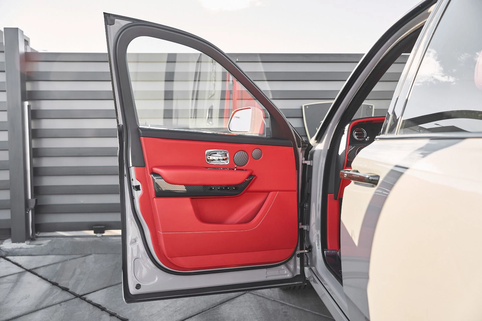 mph029_3385816679_Used_2025_Rolls_Royce_Cullinan_1775588098_64bb0528d7