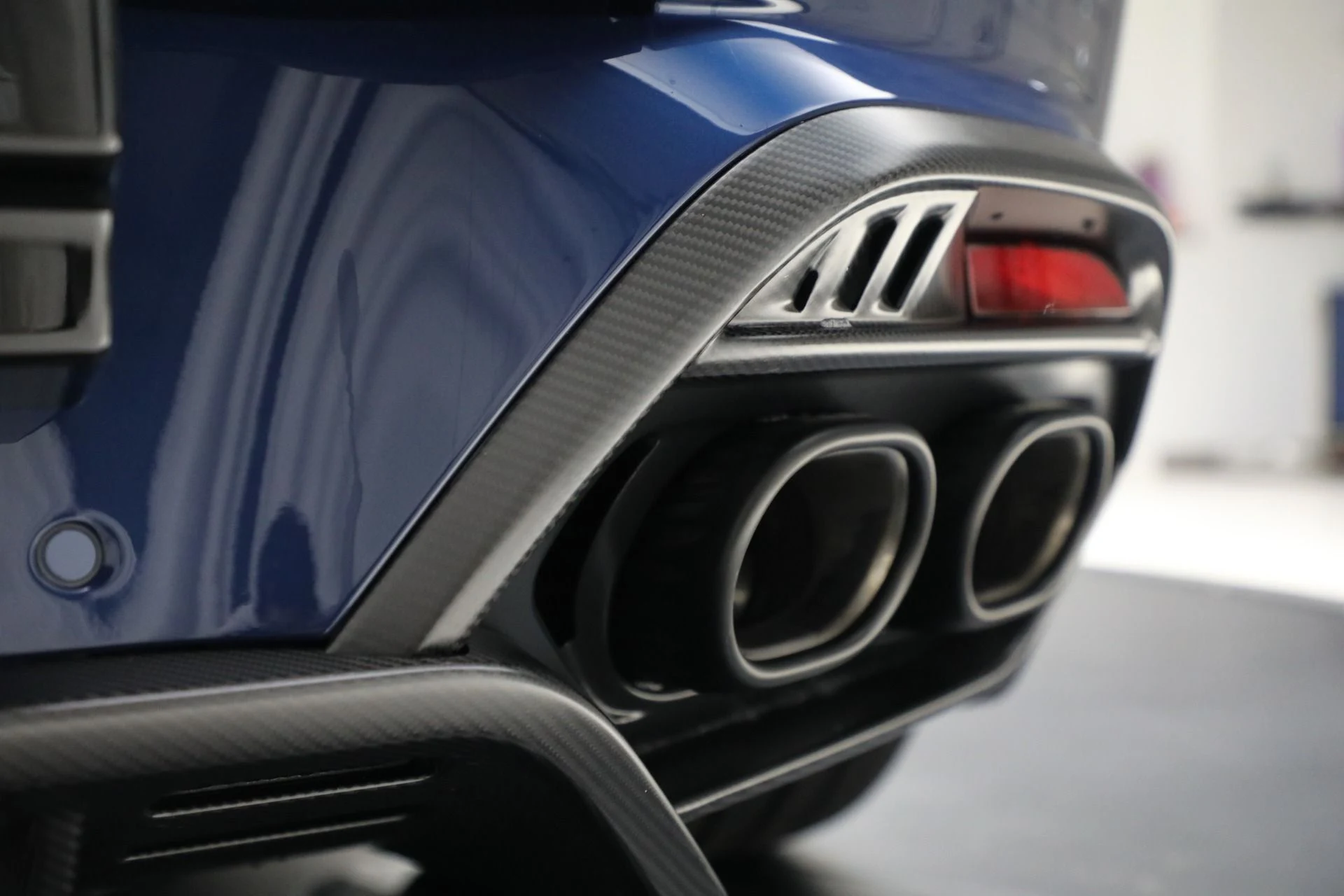 mph029_3402609599_New_2025_Aston_Martin_Vanquish_1735676879_4bcd55079f