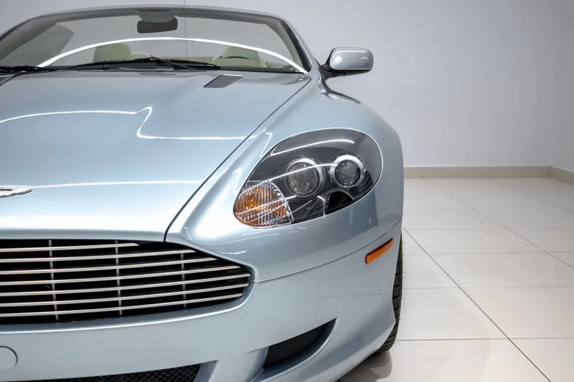mph029_3419944798_aston_martin_db9_2005_jpg_v_1754355020_3ad61e013d