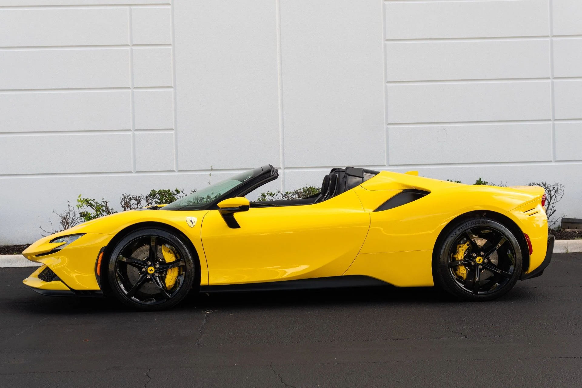 mph029_3421715372_Used_2025_Ferrari_SF_90_Spider_1772646640_ba1dd2722b