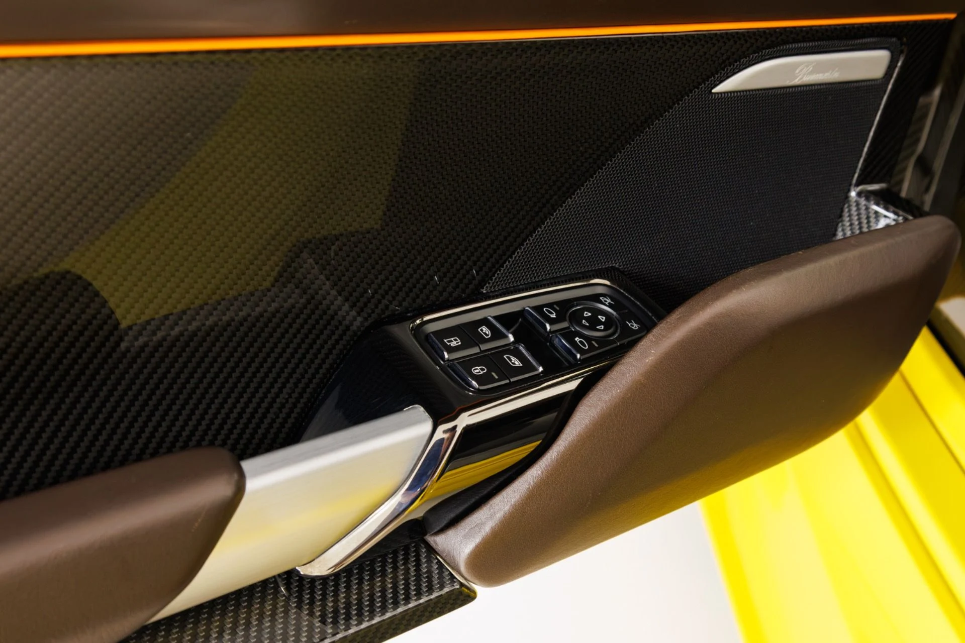 mph029_3422301097_Used_2015_Porsche_918_Spyder_1789427628_8b0c53393a