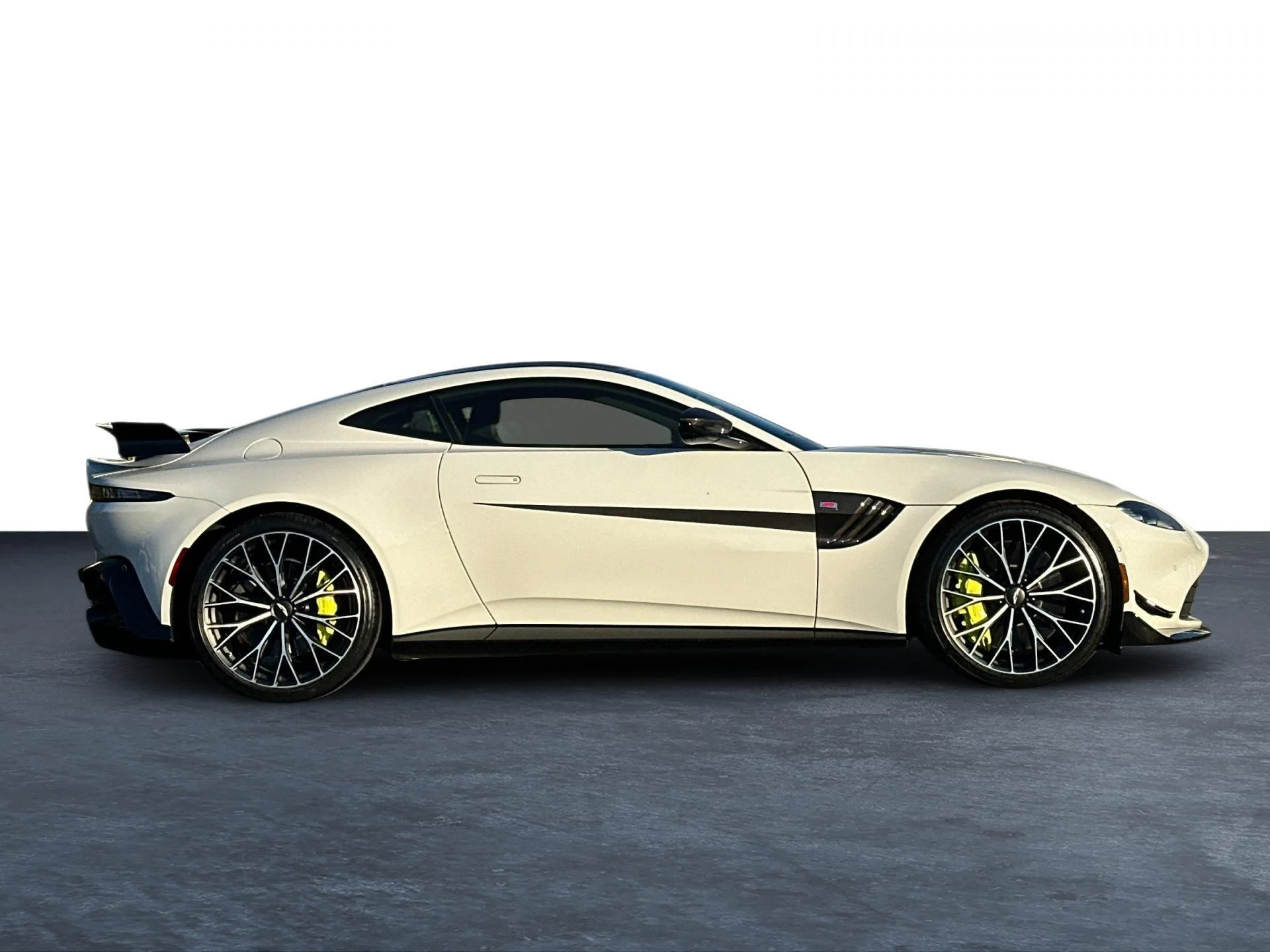 mph029_343228070_Used_2022_Aston_Martin_Vantage_F1_Edition_1765551975_fa0b3c194c
