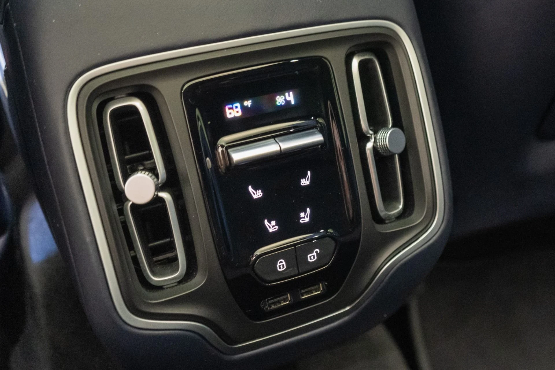 mph029_3437398479_Used_2022_Aston_Martin_DBX_Inspire_Interior_Panoramic_Glass_Roof_1768577426_a917f7384a