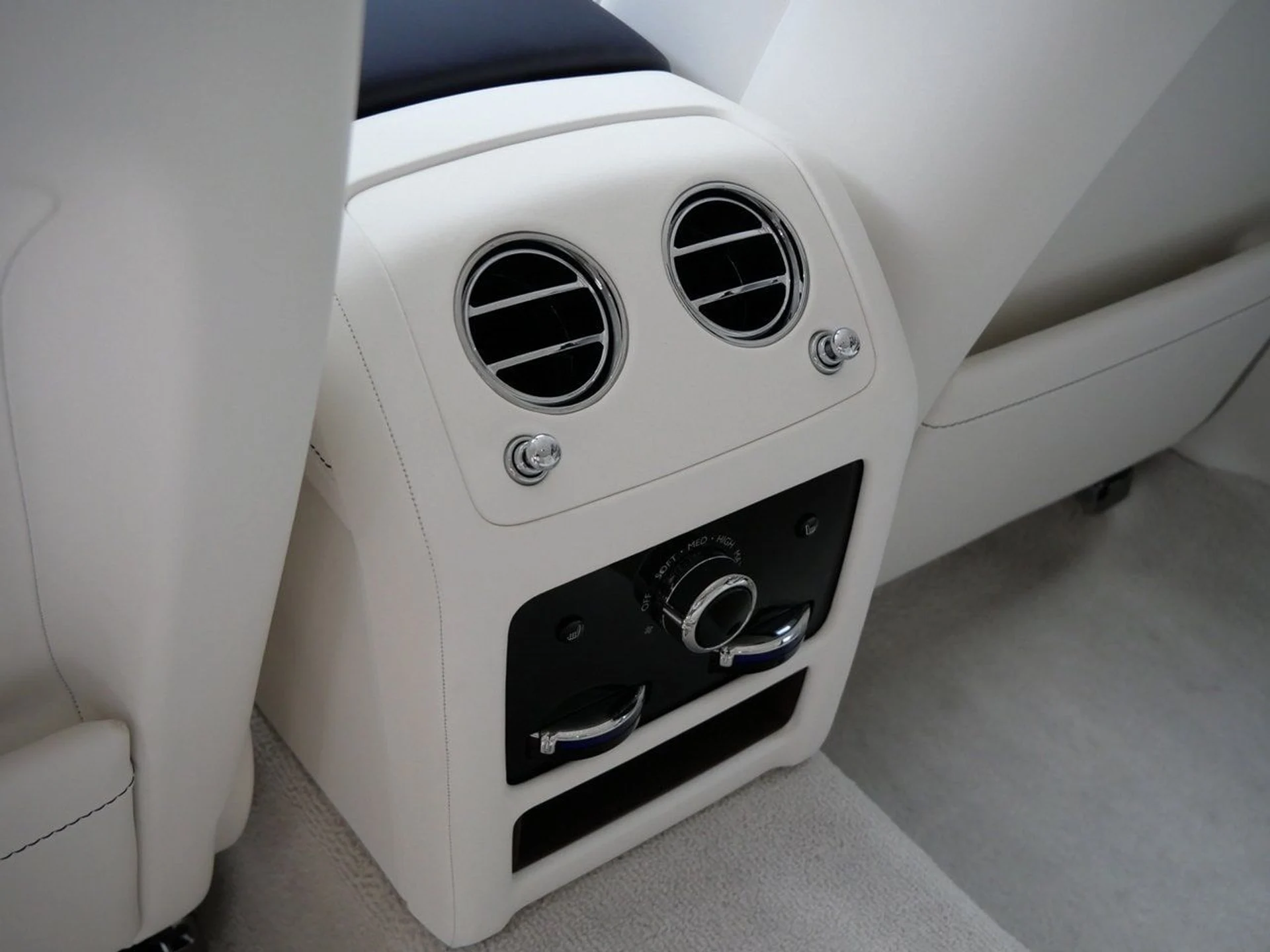 mph029_3438510928_481426759a4f6b7f8a4772cf7db4677dx_5e93b0eb00