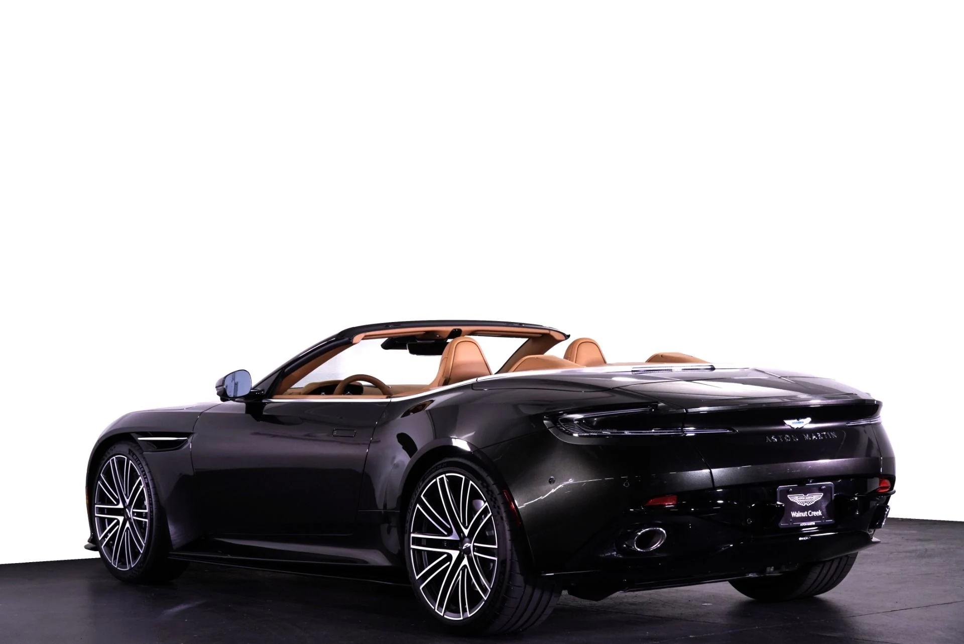 mph029_3447593300_New_2026_Aston_Martin_DB_12_Volante_Volante_1762323175_761b7dece6