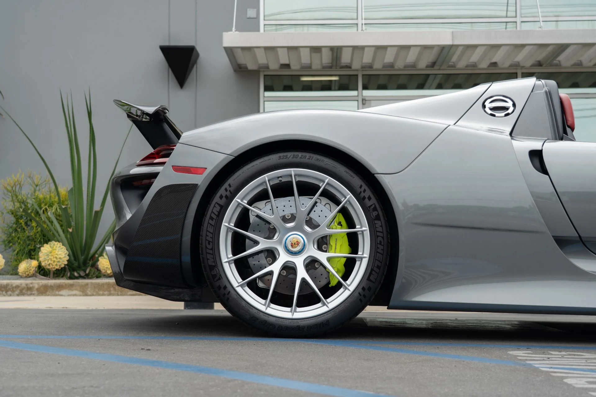 mph029_3449015685_Used_2015_Porsche_918_Spyder_1756496999_76389963f2