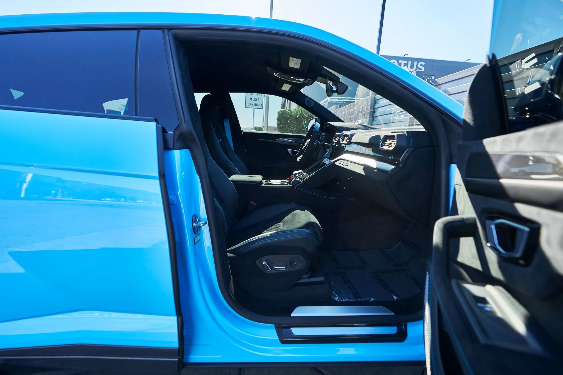 mph029_3454965776_Used_2024_Lamborghini_Urus_Performante_1764957614_85c5a91490