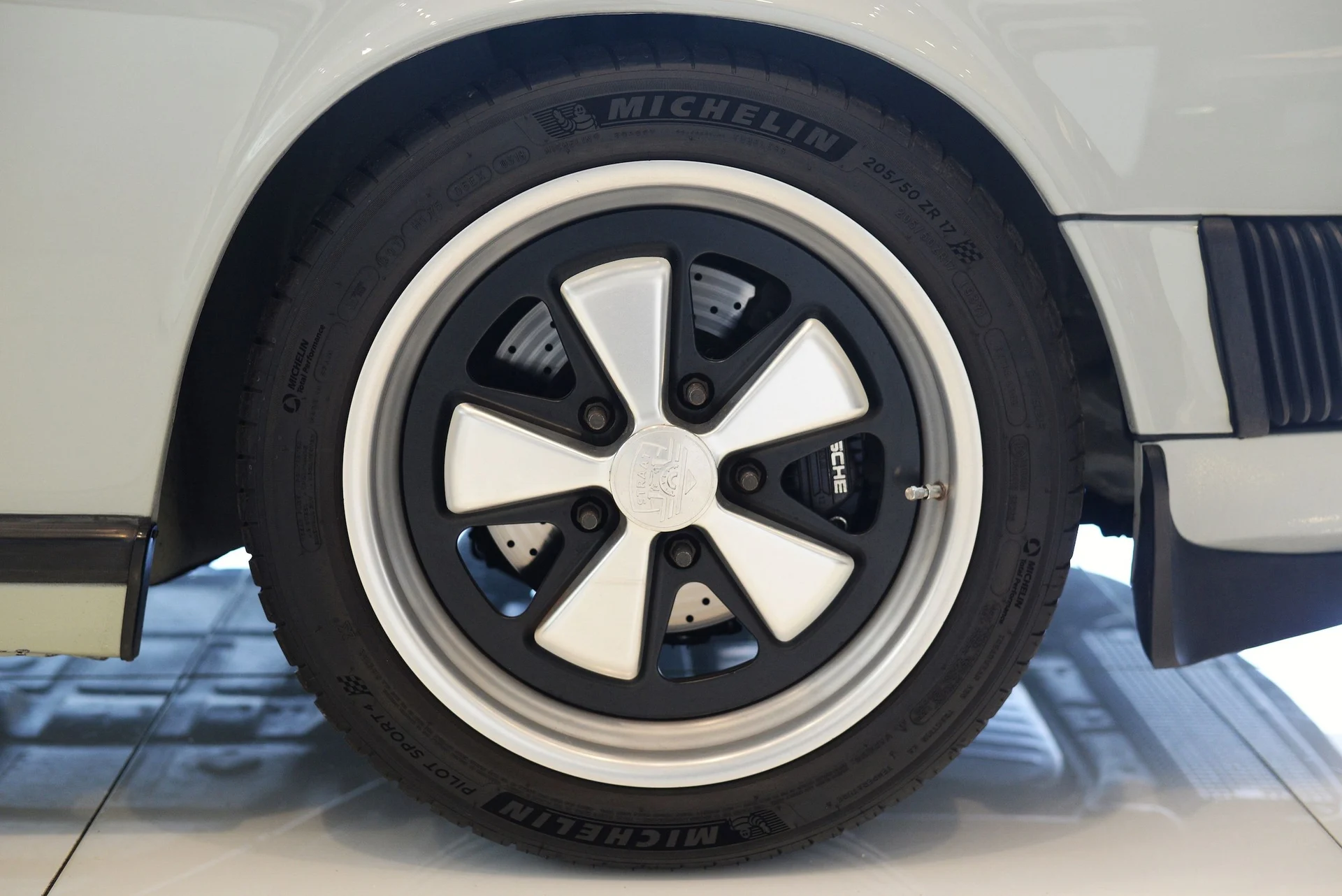 mph029_3464432477_6def18589f170cc4ad026993c3a55c11x_1e0142e6c6