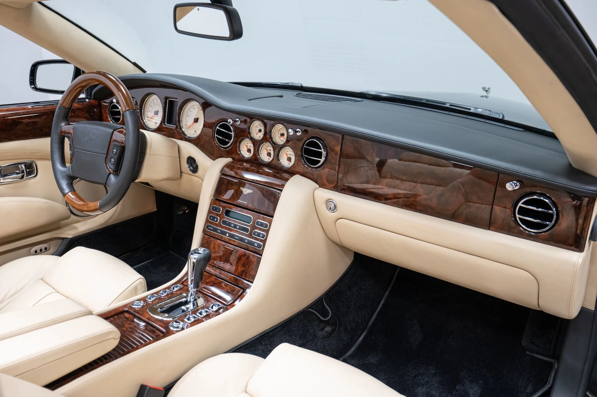 mph029_3464669377_Used_2007_Bentley_Azure_1753214683_14135eba44