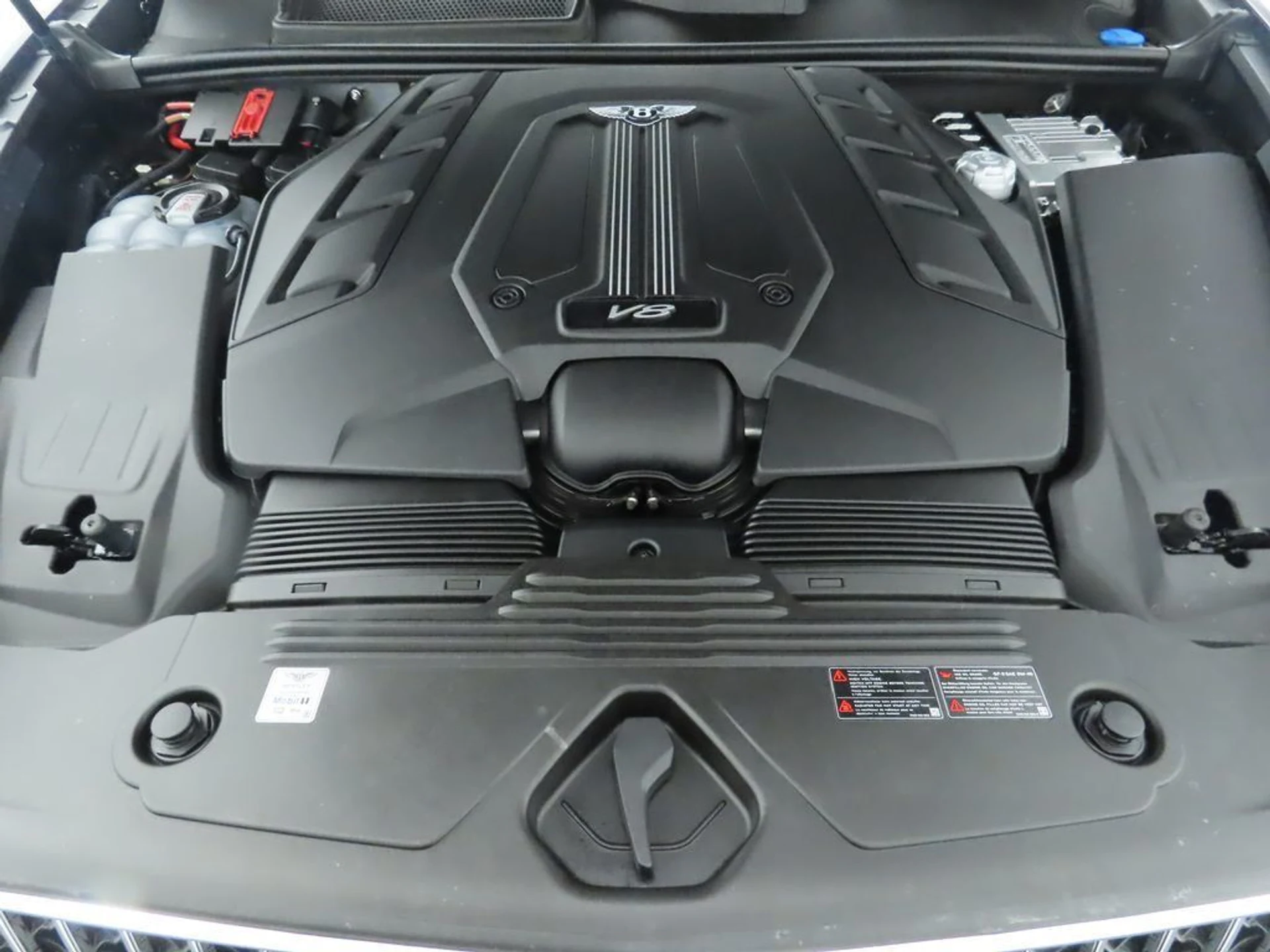 mph029_346493438_new_2025_bentley_bentayga_v8awd_8119_22910535_30_1024_6a1e9ea173