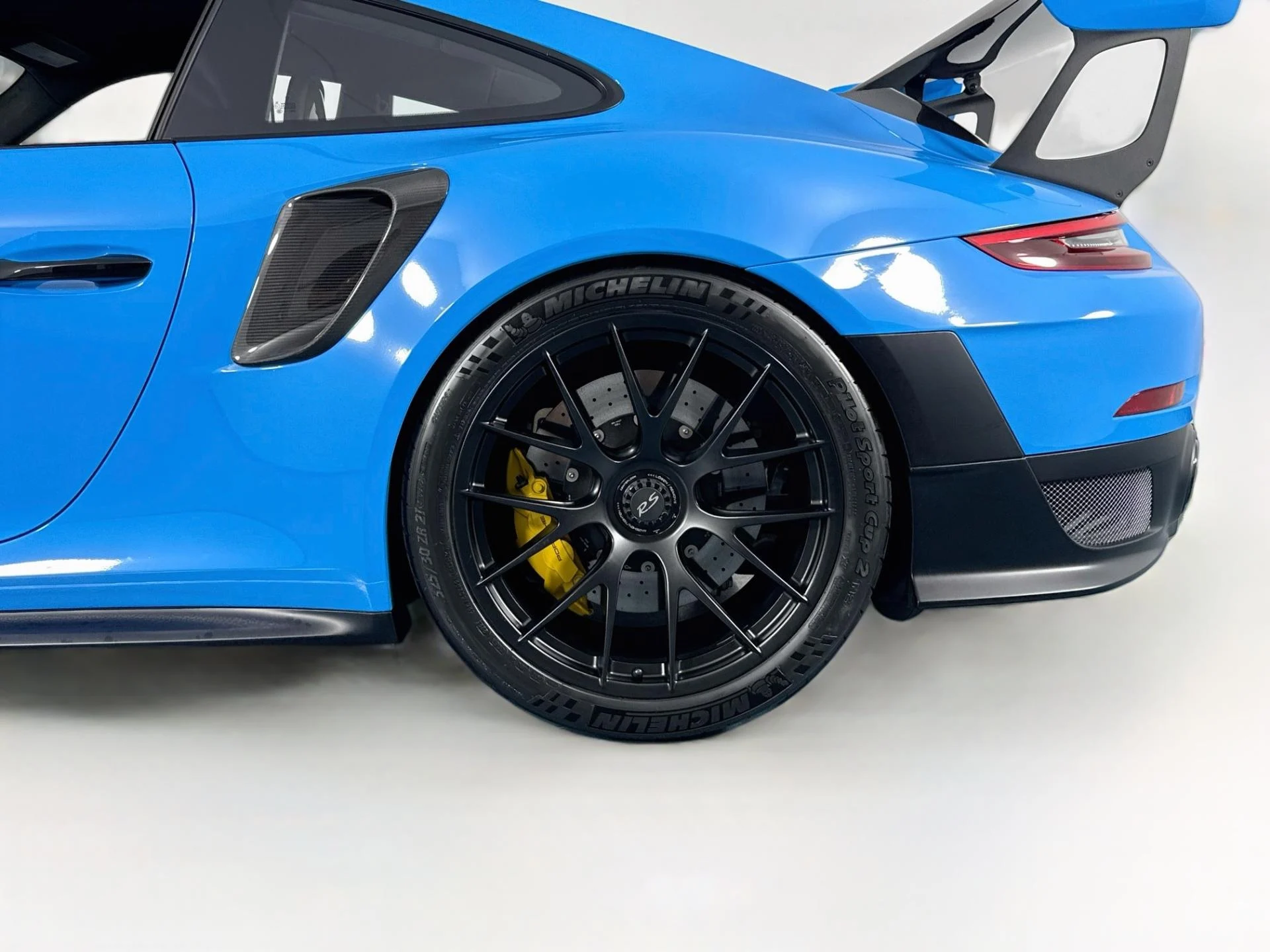 mph029_3467157551_Used_2019_Porsche_911_GT_2_RS_1785958197_c612432adf