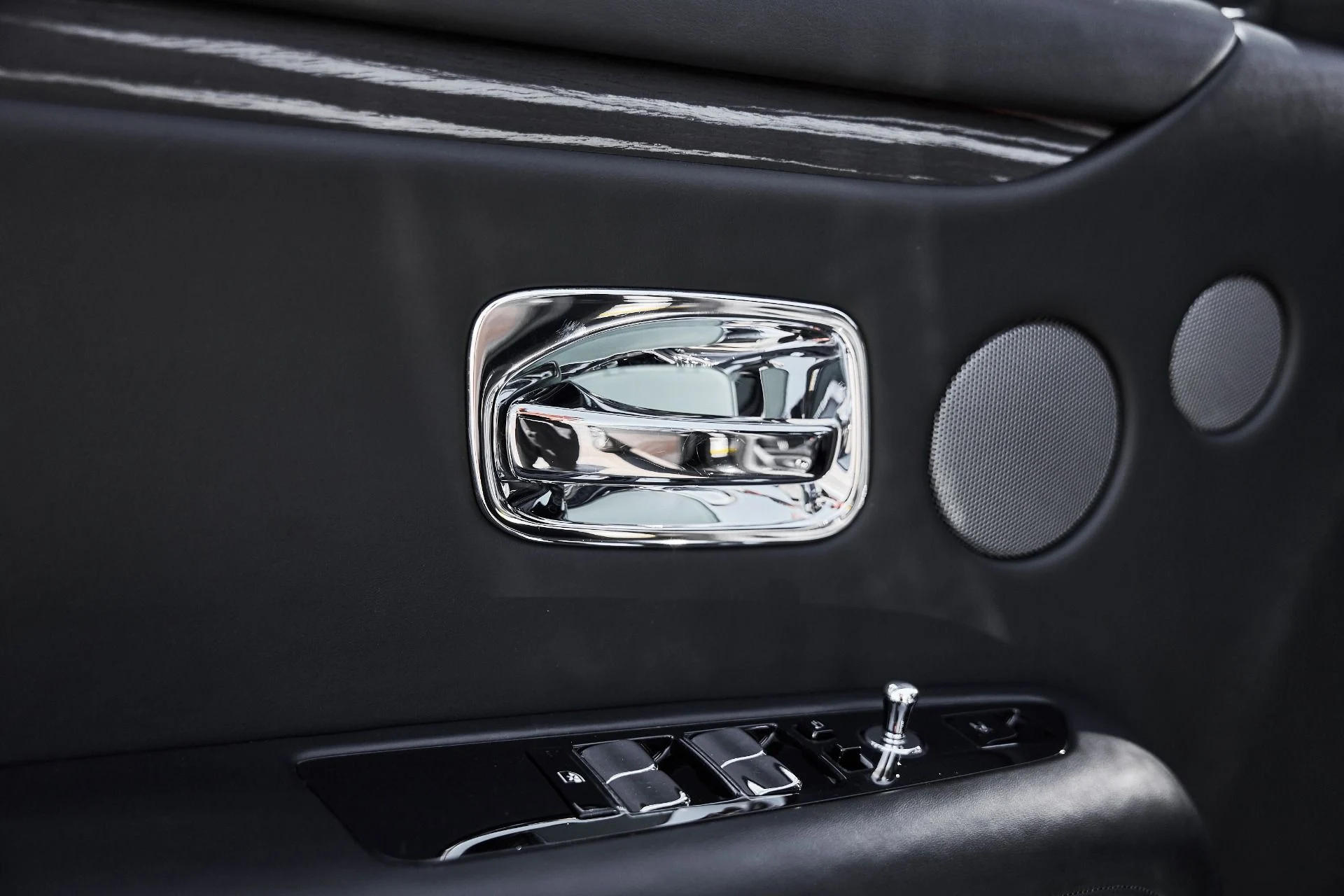 mph029_3476677660_Used_2023_Rolls_Royce_Ghost_Base_1781657332_2d2b297d79