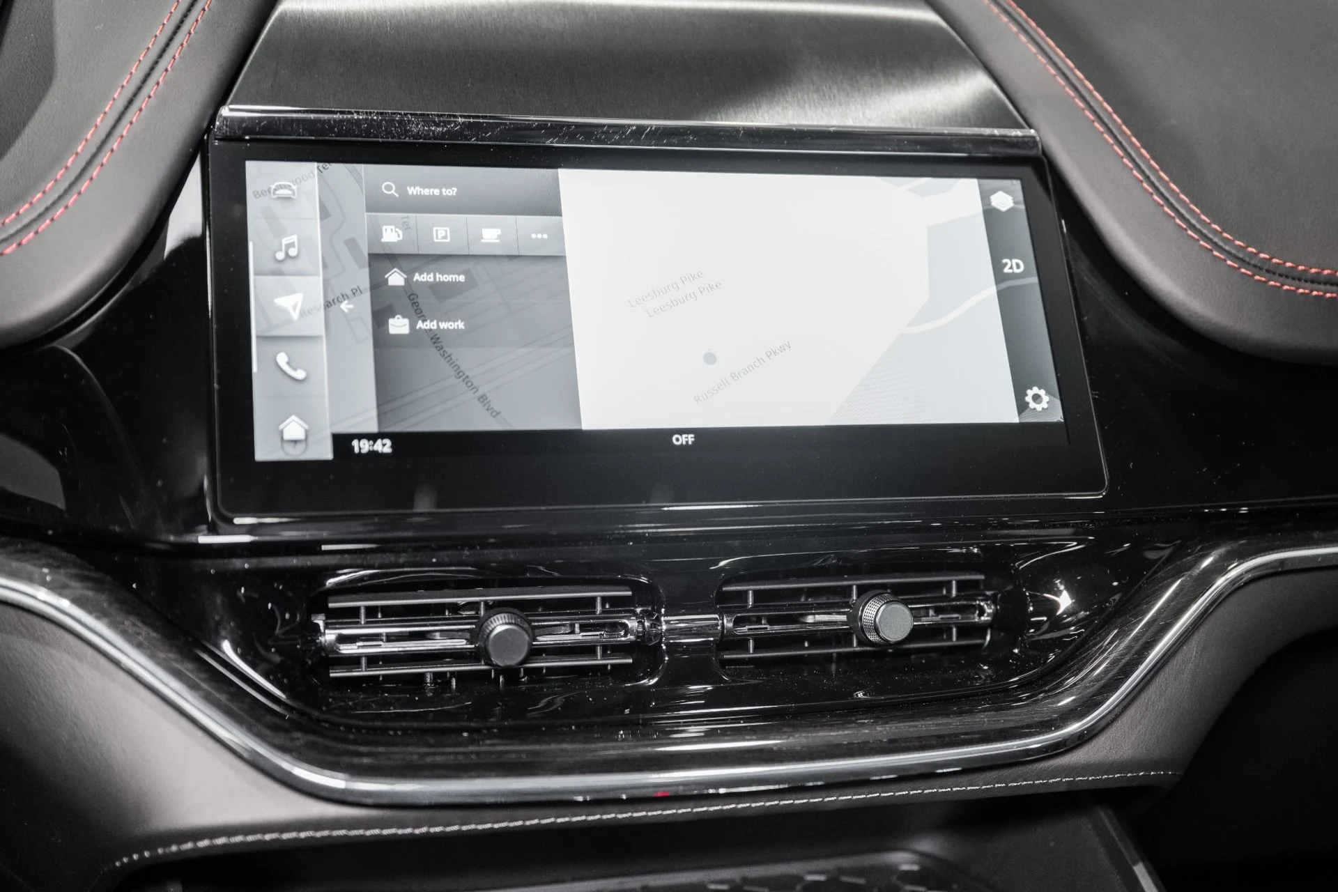 mph029_3495312342_New_2026_Aston_Martin_DBX_707_1765217762_aea942c137