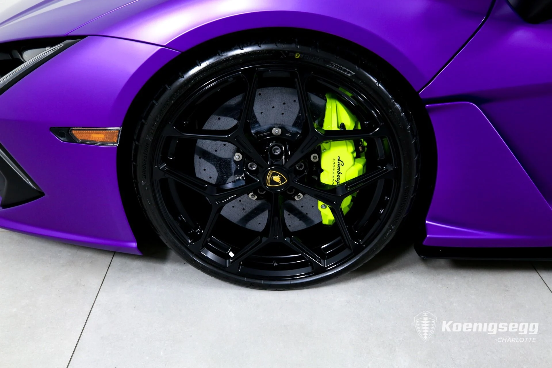 mph029_3503232973_Used_2025_Lamborghini_Revuelto_1783439310_4072ecf65f