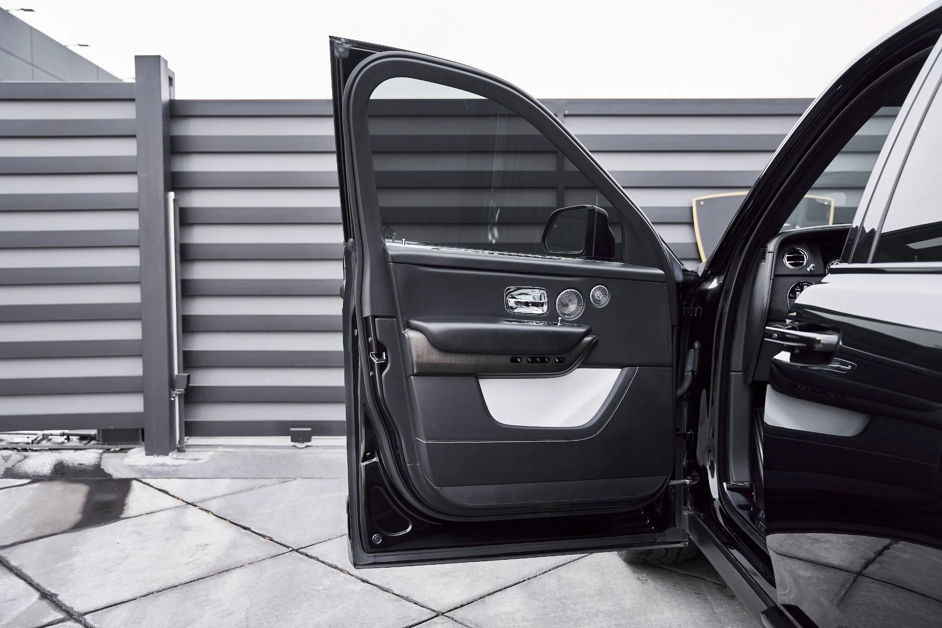 mph029_3508157957_Used_2019_Rolls_Royce_Cullinan_Base_1767201679_ff13fe16d3