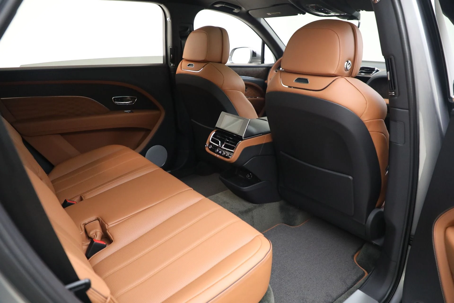 mph029_351466540_Used_2023_Bentley_Bentayga_EWB_Azure_V8_ce1d665ec4