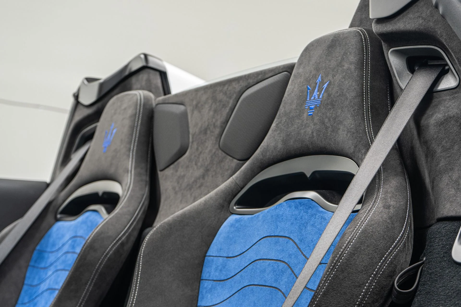 mph029_3515231537_Used_2023_Maserati_MC_20_Cielo_Factory_Matte_Paint_Lightweight_Racing_Seats_1779999172_8edb7eef2f