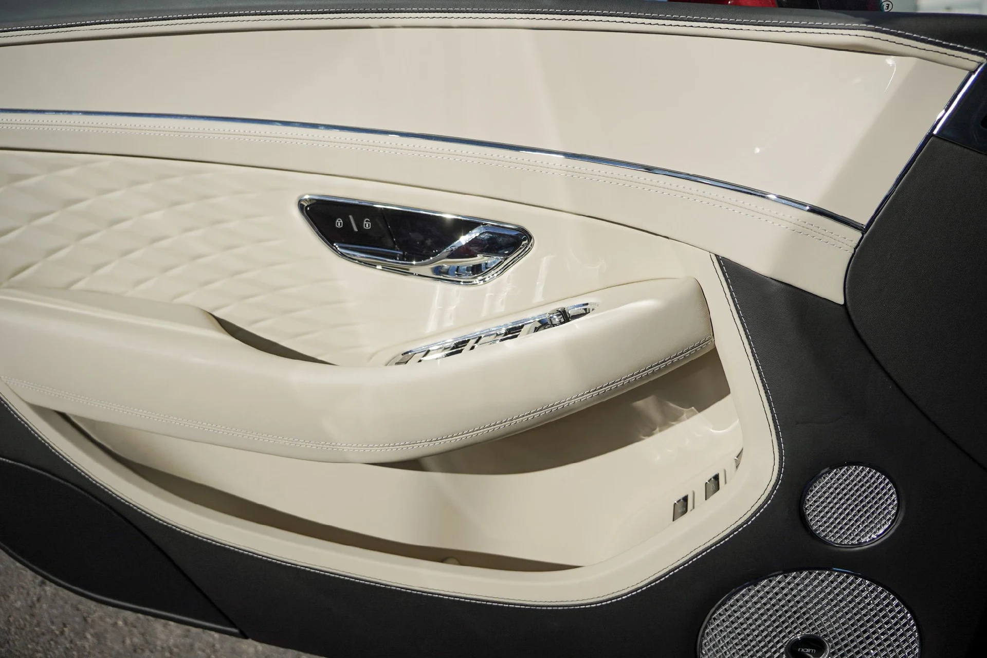 mph029_3529719072_Hi_Tech_Luxury_Imports_LLC_SCBCP_2_ZG_7_TC_025259_image_30_34f5607b5a