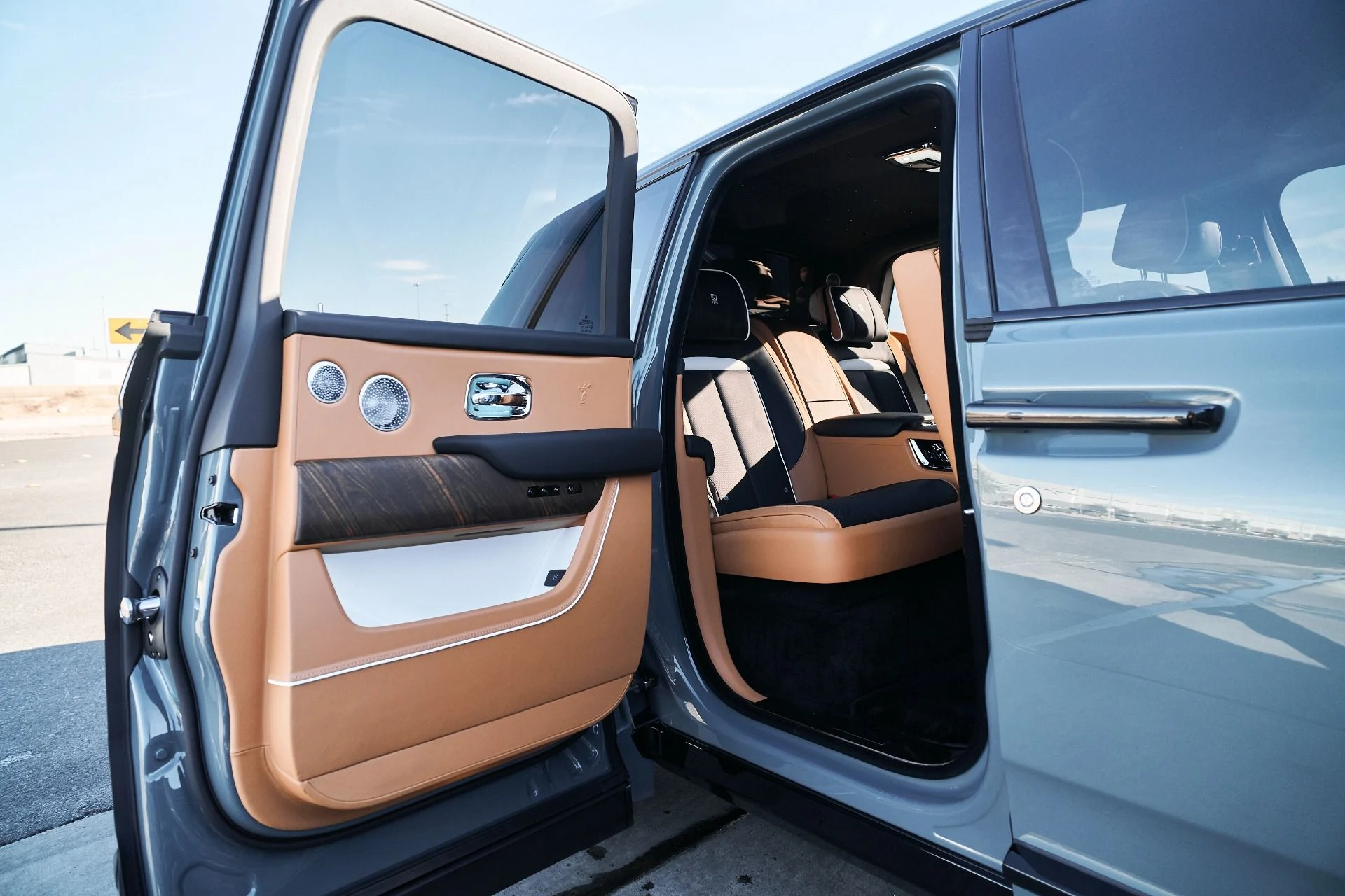 mph029_3536455166_Used_2025_Rolls_Royce_Cullinan_Base_1766020374_24fd5ecbad