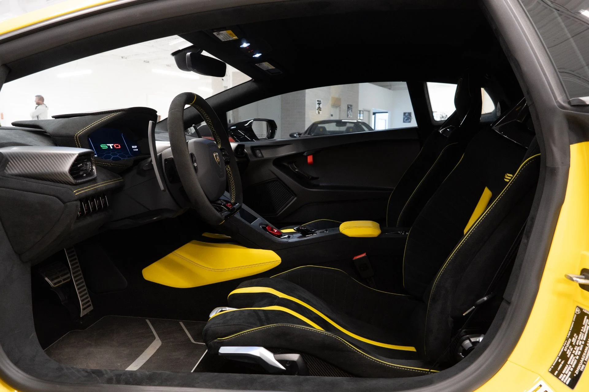 mph029_3539825198_Used_2022_Lamborghini_Huracan_STO_1733941664_9ba78b9d4d