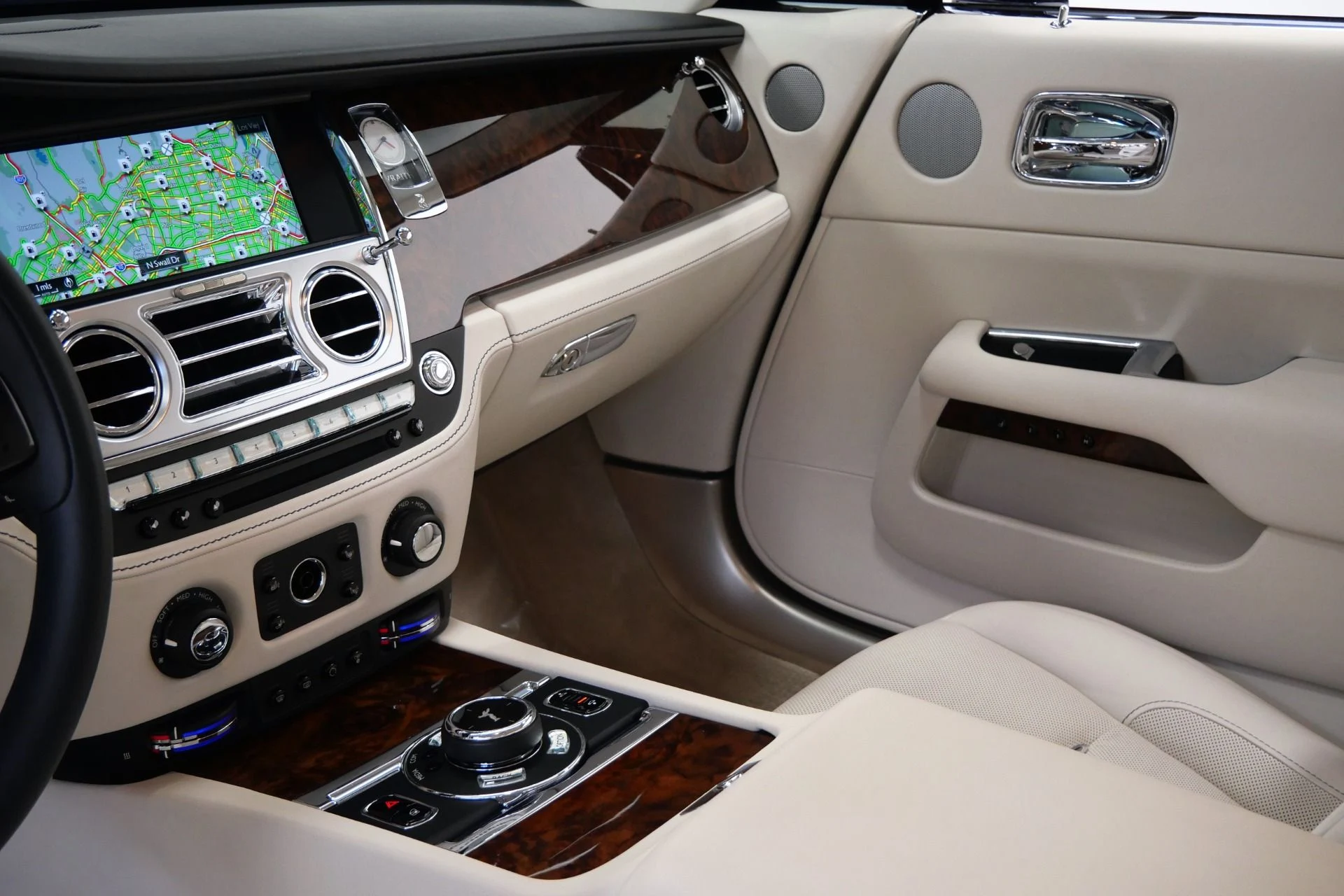 mph029_3565927238_Used_2019_Rolls_Royce_Wraith_The_Wraith_Package_Starlight_Headliner_Surround_Cameras_1773246282_a1b0685277