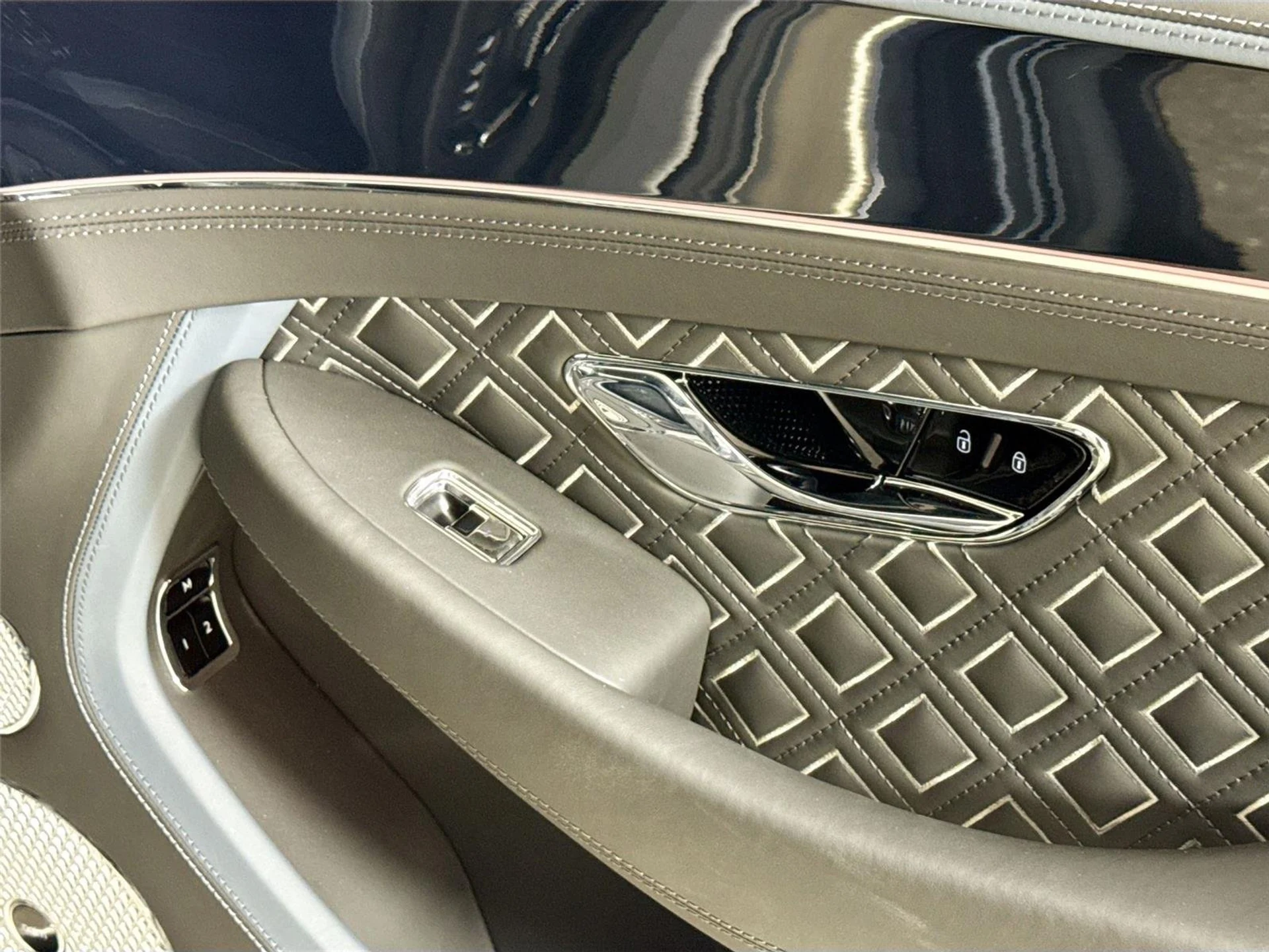 mph029_3568791483_905a9135c01ce824261ef0b9c4bc7e8f_64f6411038