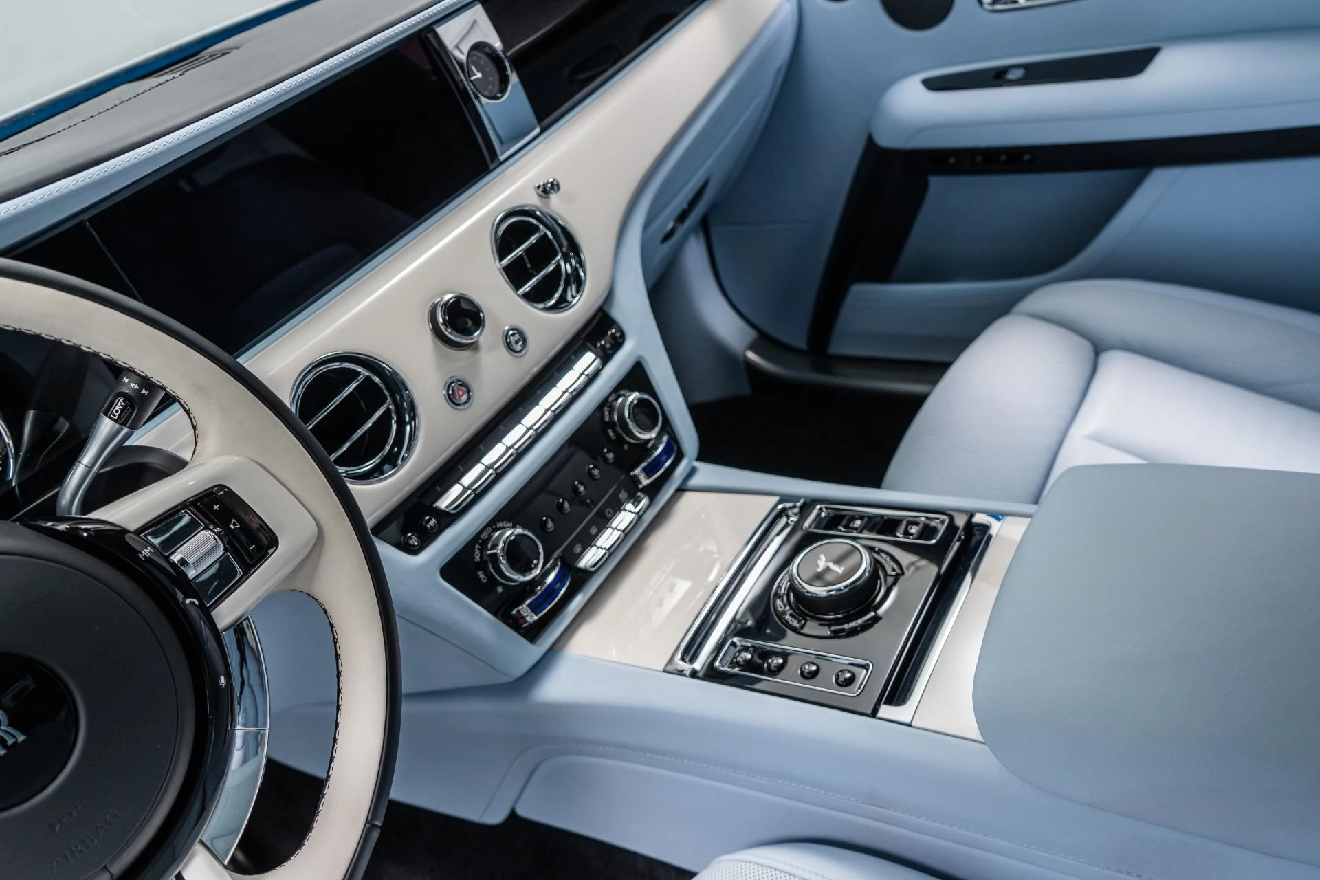 mph029_3571133257_Used_2023_Rolls_Royce_Ghost_Special_Order_Color_Commissioned_Collection_Interior_1789680360_590c34ed03