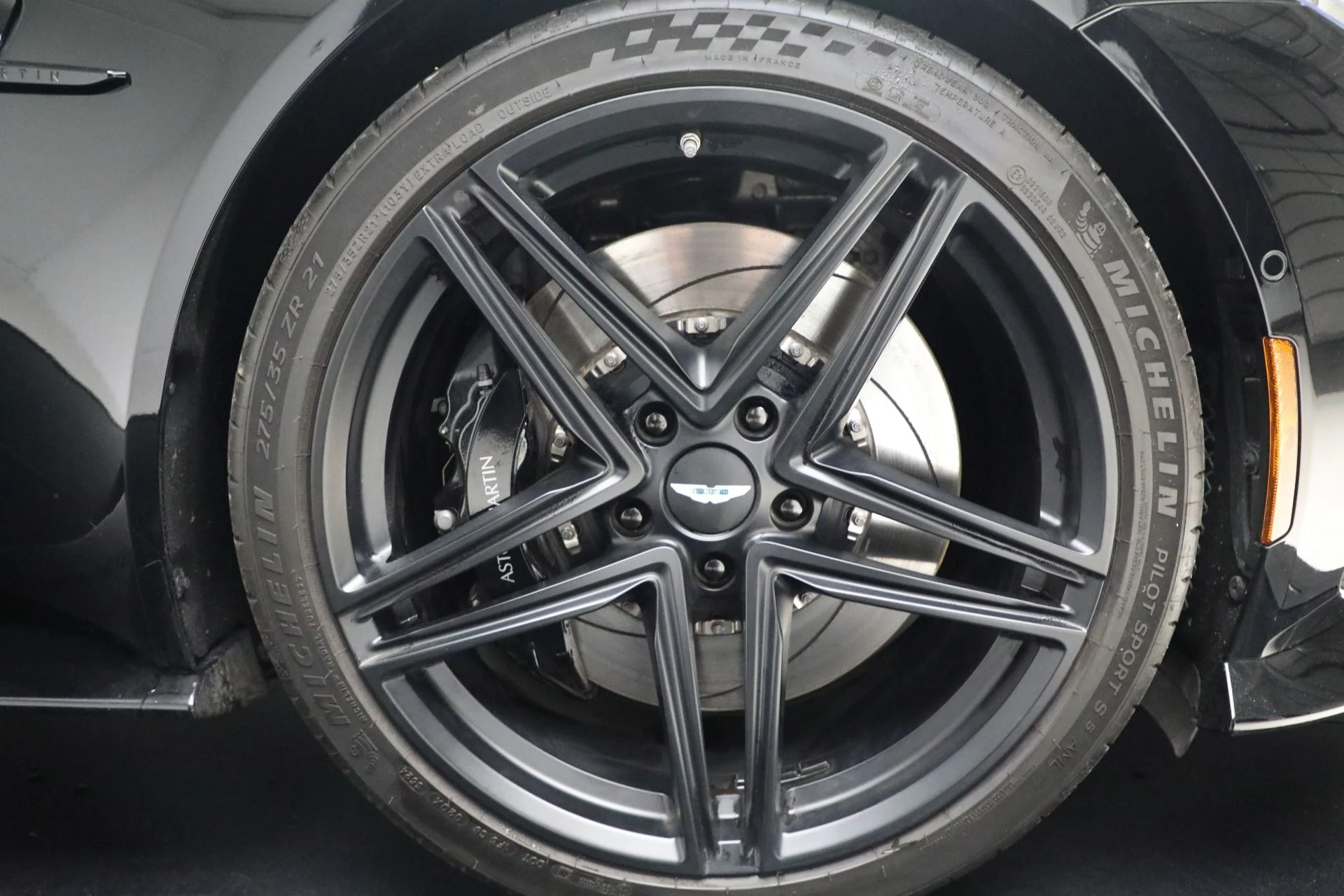 mph029_357257536_Used_2025_Aston_Martin_Vantage_1763143757_3db3b1ae12