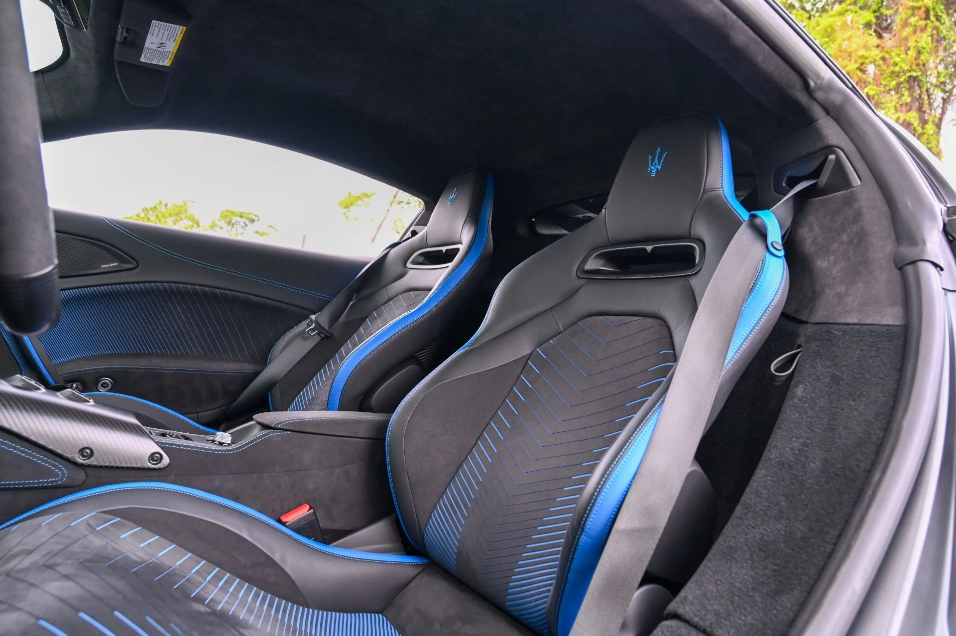 mph029_3576035783_Used_2022_Maserati_MC_20_1715696654_8bee24a28f