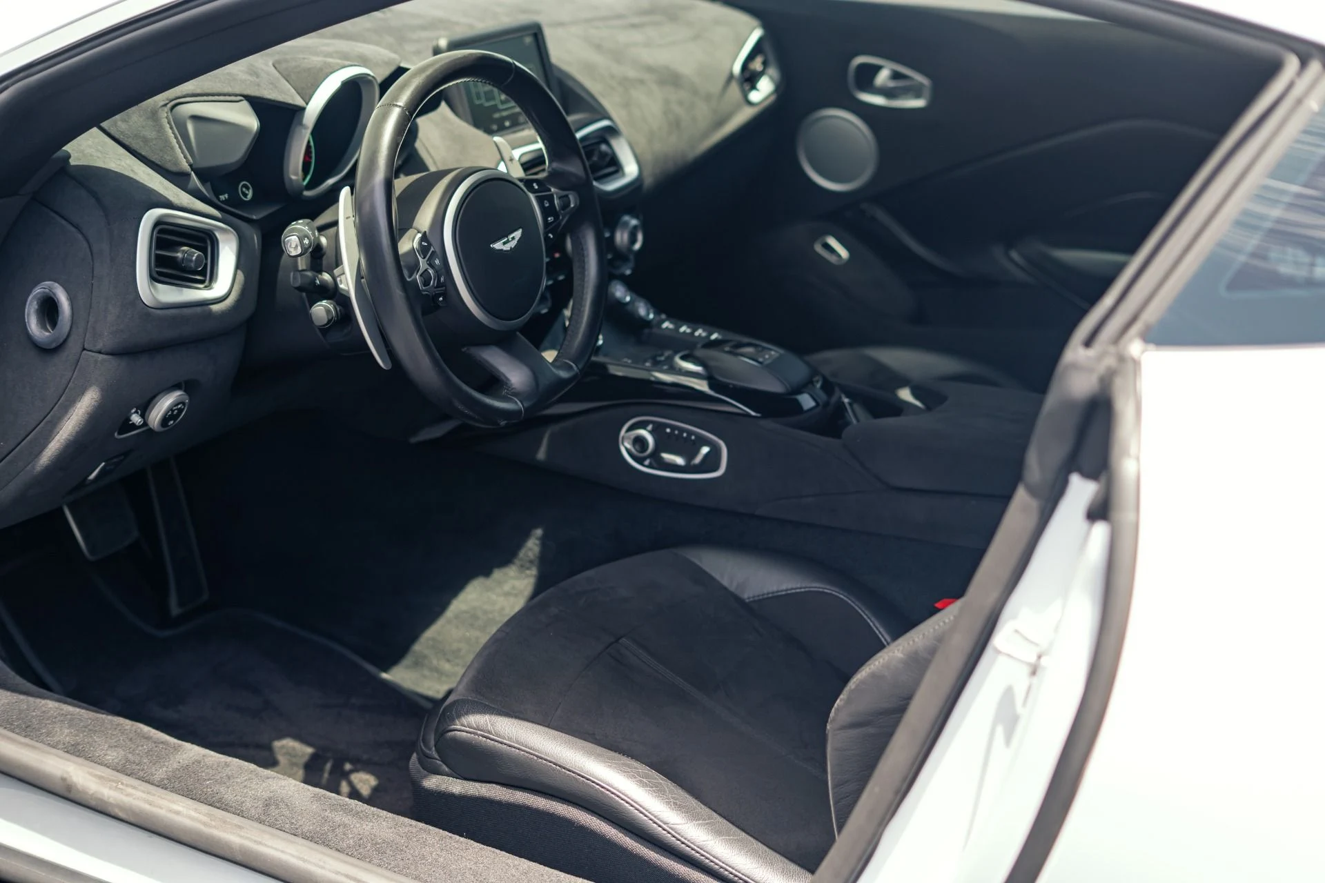 mph029_3582586833_Used_2019_Aston_Martin_Vantage_1783985517_03a061c0e4