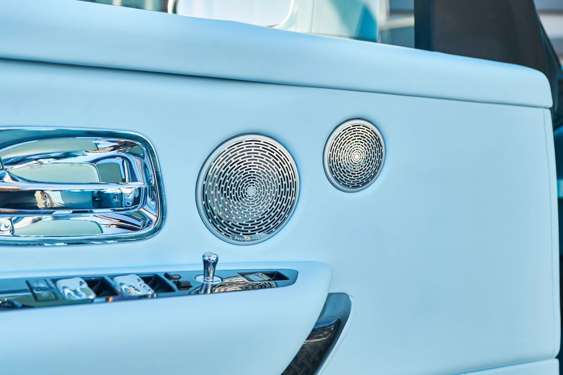 mph029_3588689901_Used_2022_Rolls_Royce_Cullinan_Black_Badge_1765411018_001ec4f298