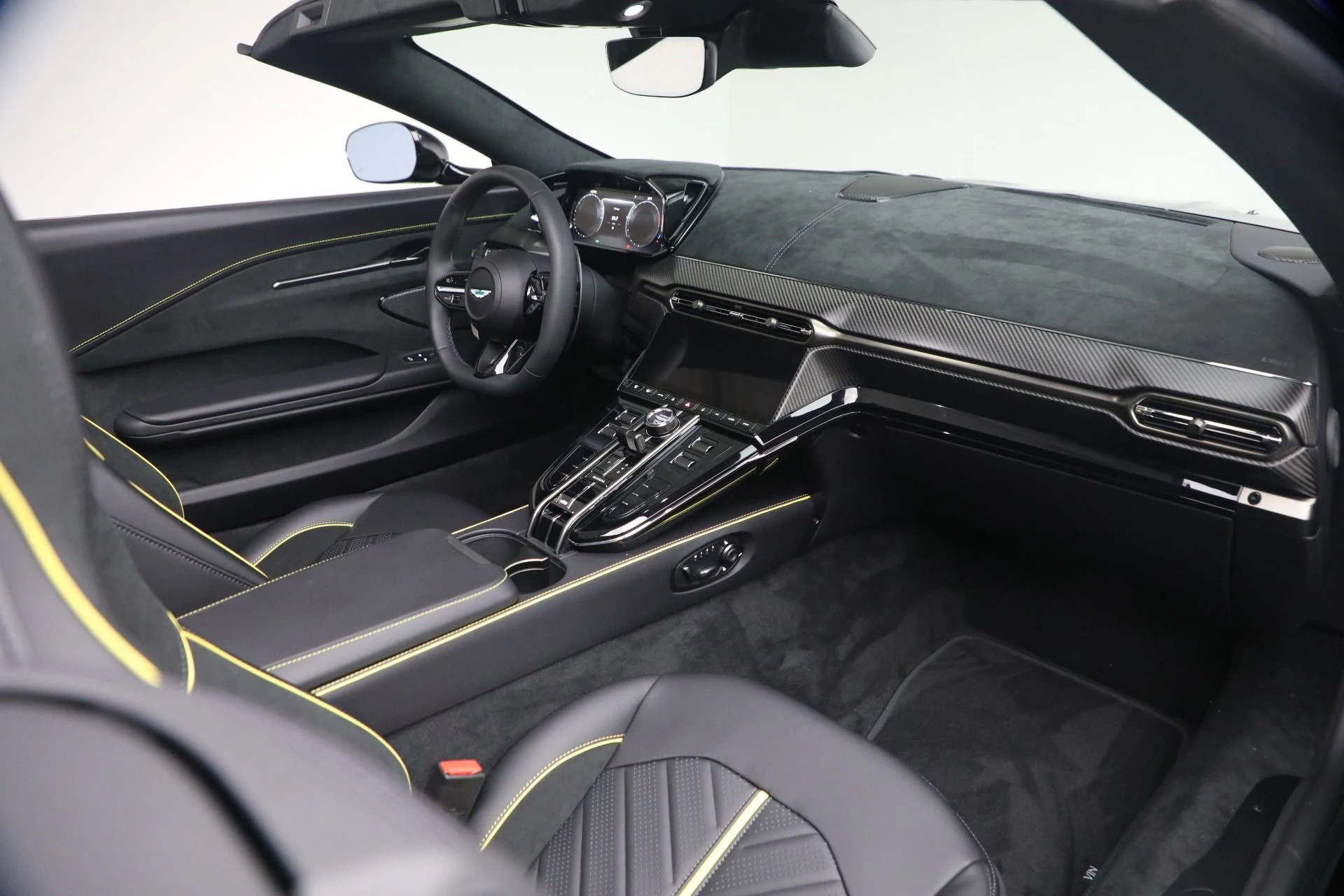 mph029_3588814760_New_2026_Aston_Martin_Vantage_S_Roadster_1776880029_886ab4d1ab