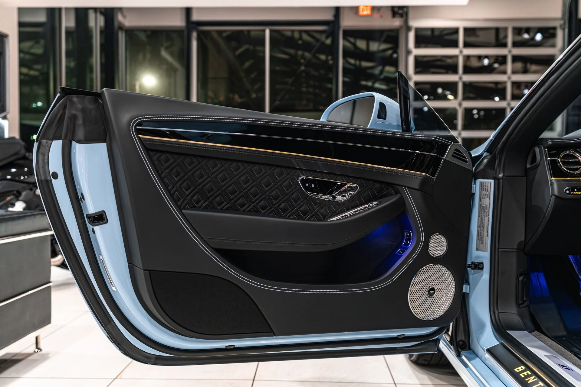 mph029_3590795947_13117_p30_l_04b96fcecd