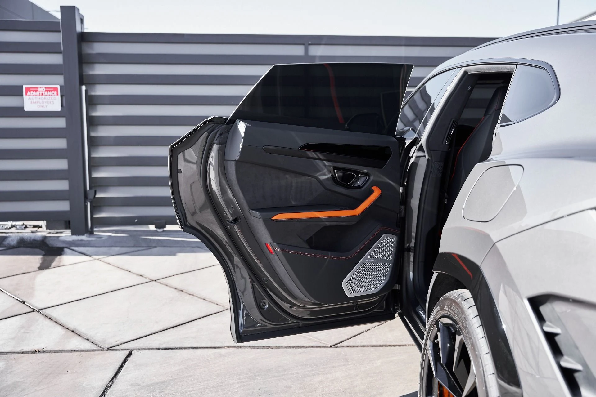 mph029_3591358678_Used_2025_Lamborghini_Urus_SE_1770086456_fb0f552438