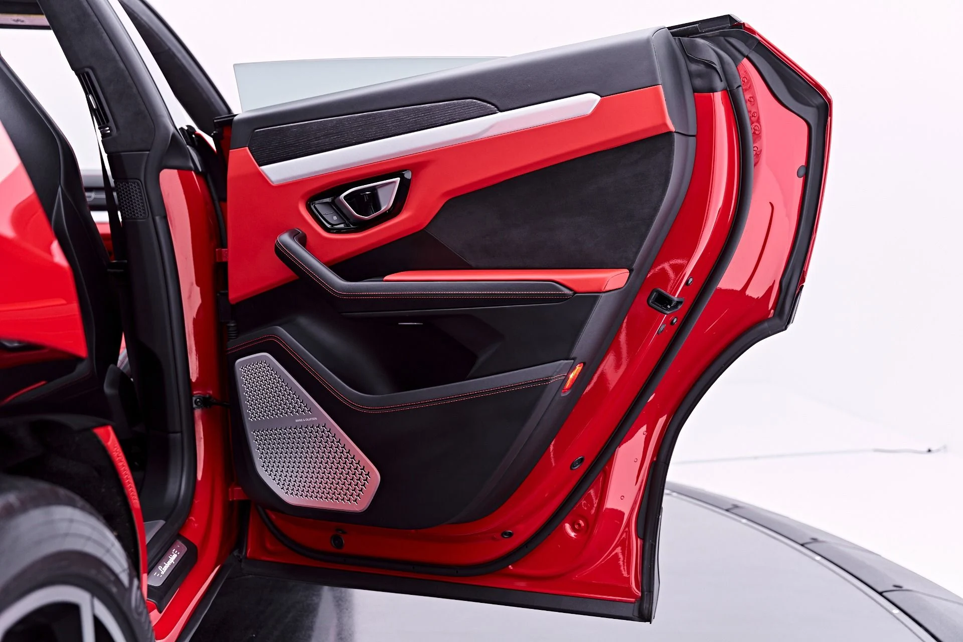 mph029_3611264064_Used_2019_Lamborghini_Urus_Base_1782947962_5edf714786