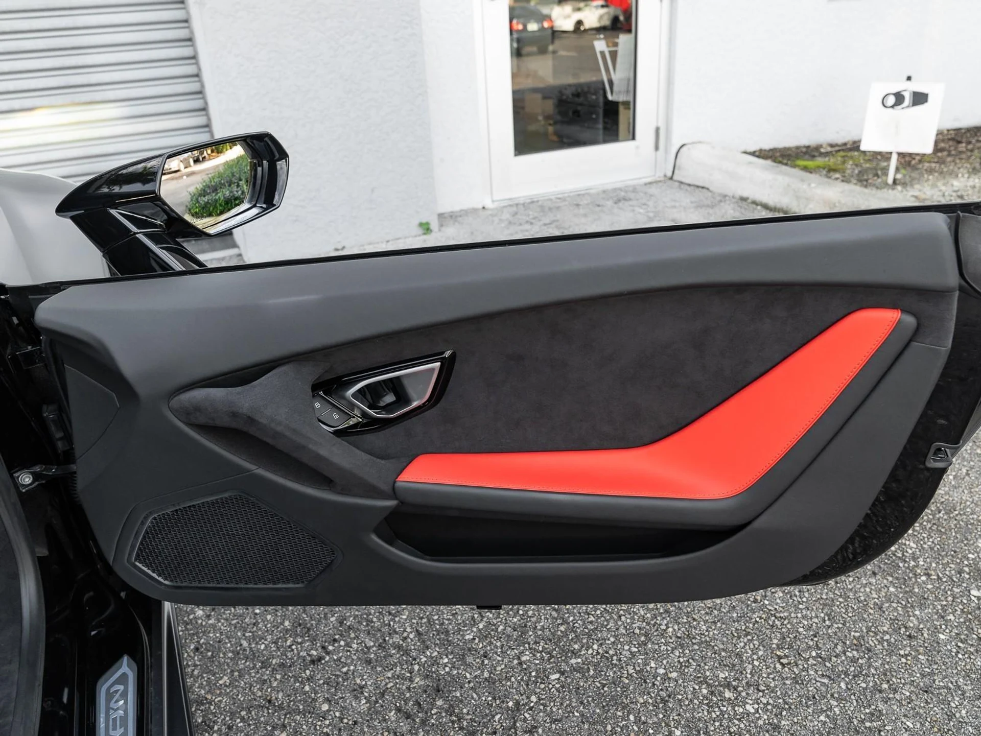 mph029_3616476141_Used_2024_Lamborghini_Huracan_Tecnica_1766091979_ea64eae9f3