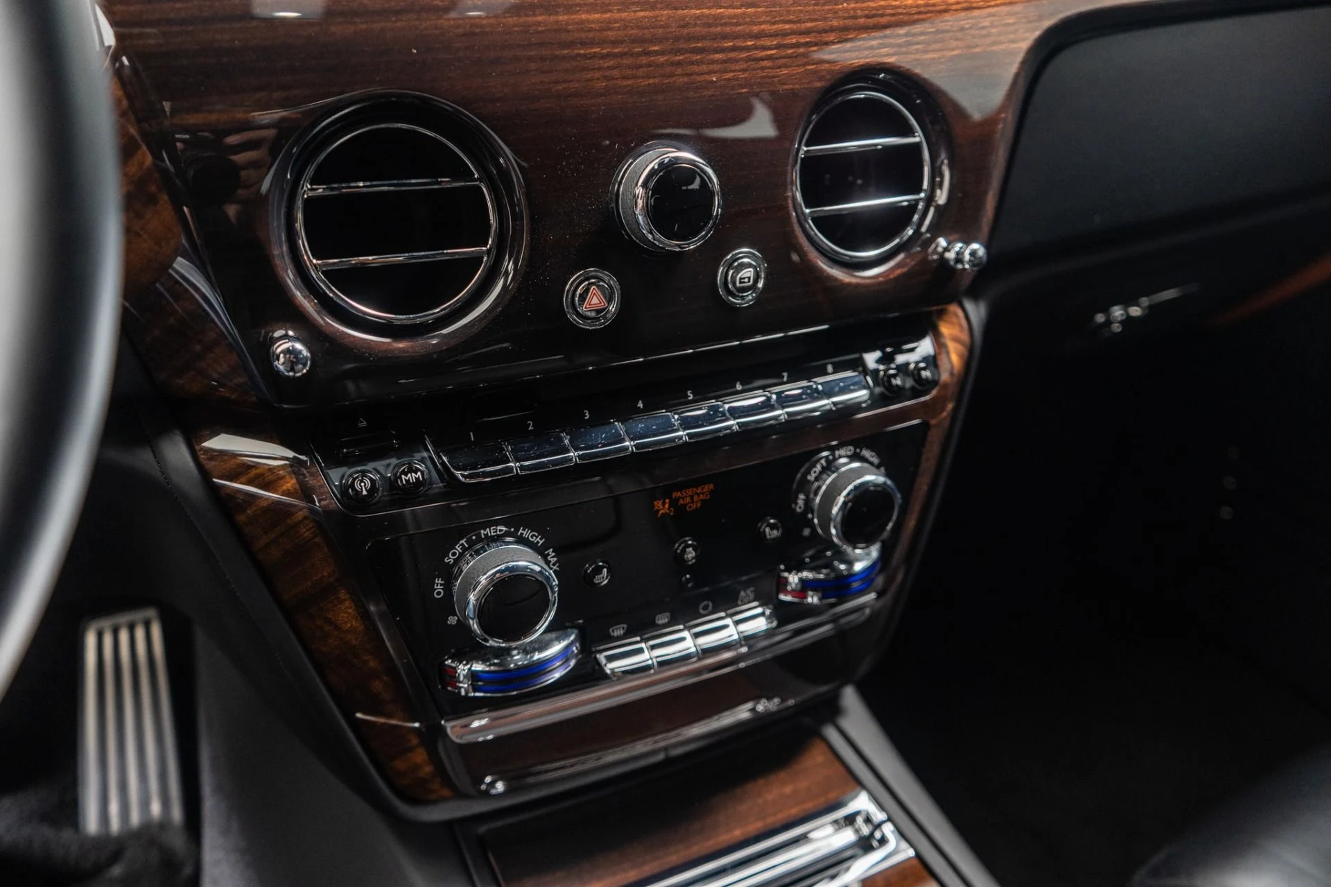 mph029_3618465366_Used_2019_Rolls_Royce_Phantom_The_Phantom_Package_Two_Tone_Paint_Bespoke_Audio_1785353671_5a393ed33e